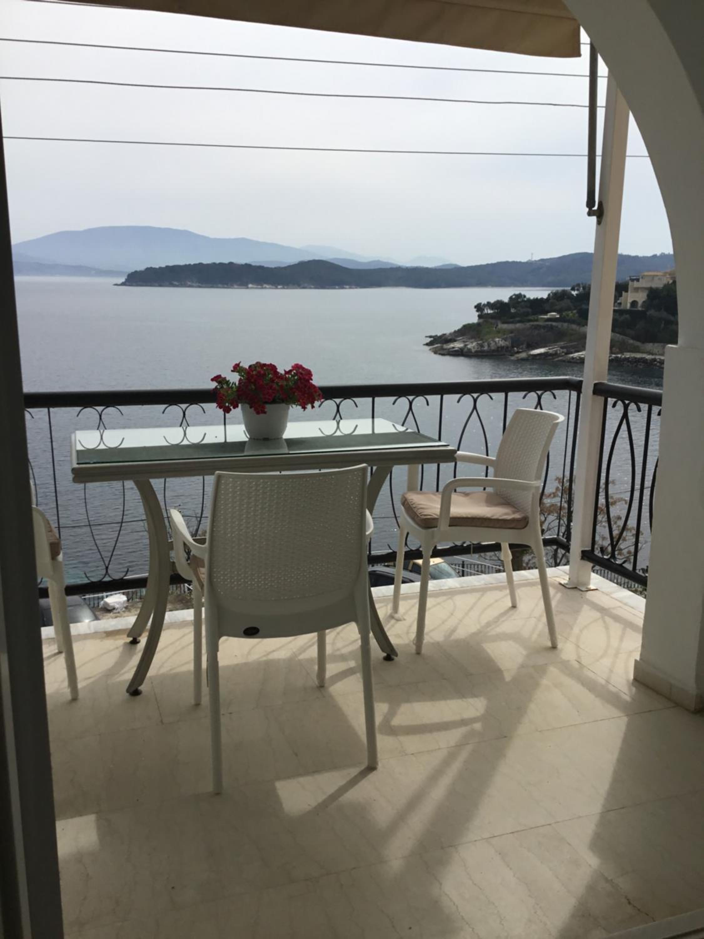 CORFU in KASSIOPI'S CASTLE apartment by sea side