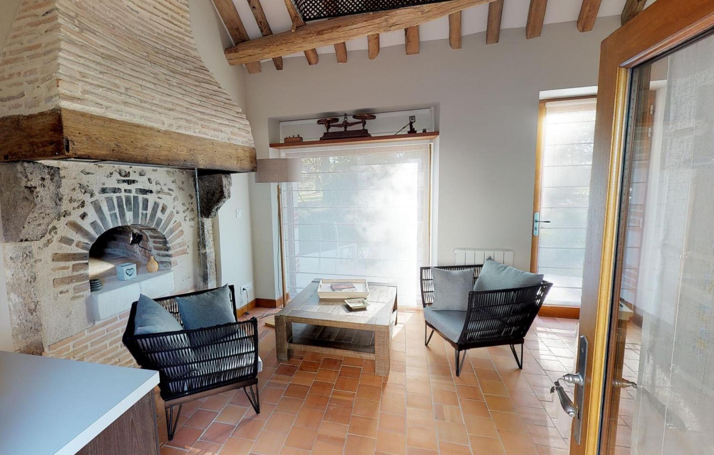 Le Petit Pavillon view 2
