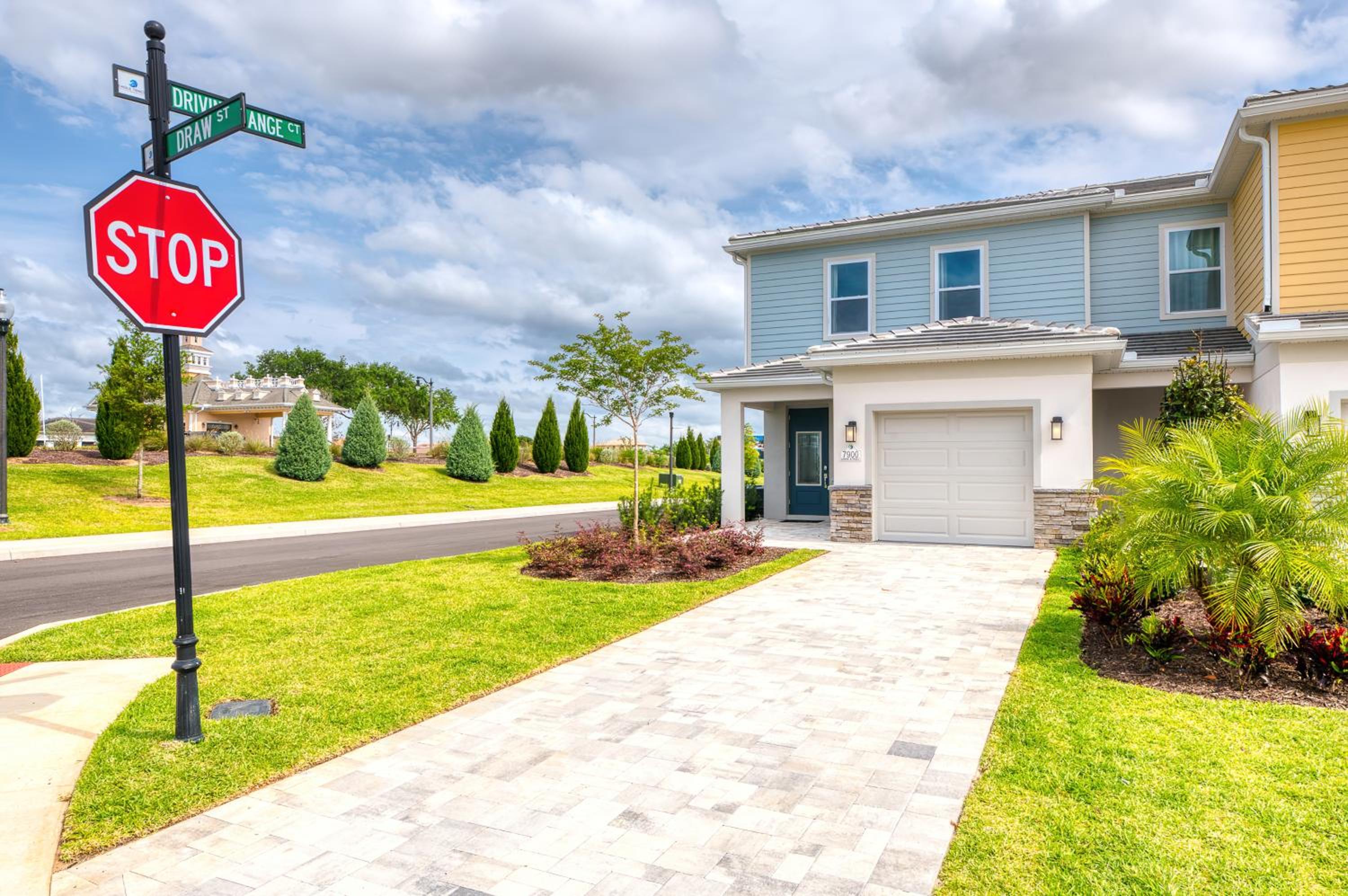 Charming 3 Bedroom Townhouse with Patio - 7900DS