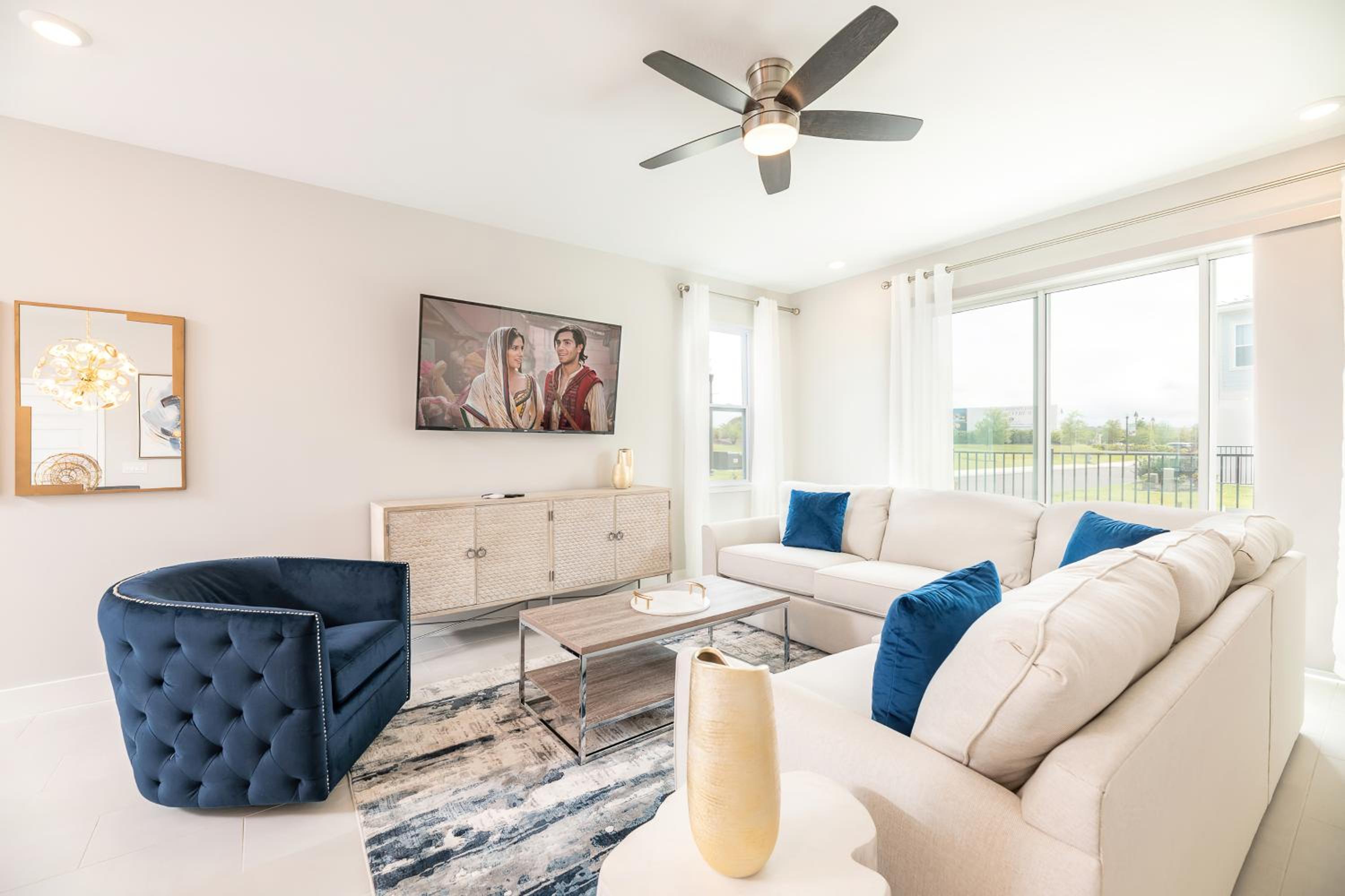 Charming 3 Bedroom Townhouse with Patio - 7900DS