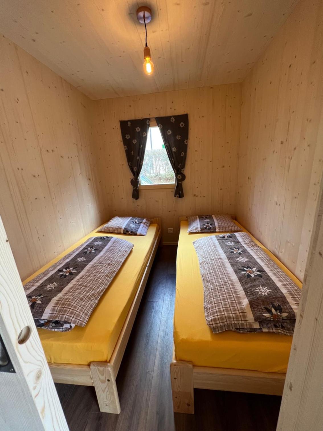 Bungalow Miralago in Camping Cavresc, Via dal Cavresc 1, 7746 Le Prese-Poschiavo