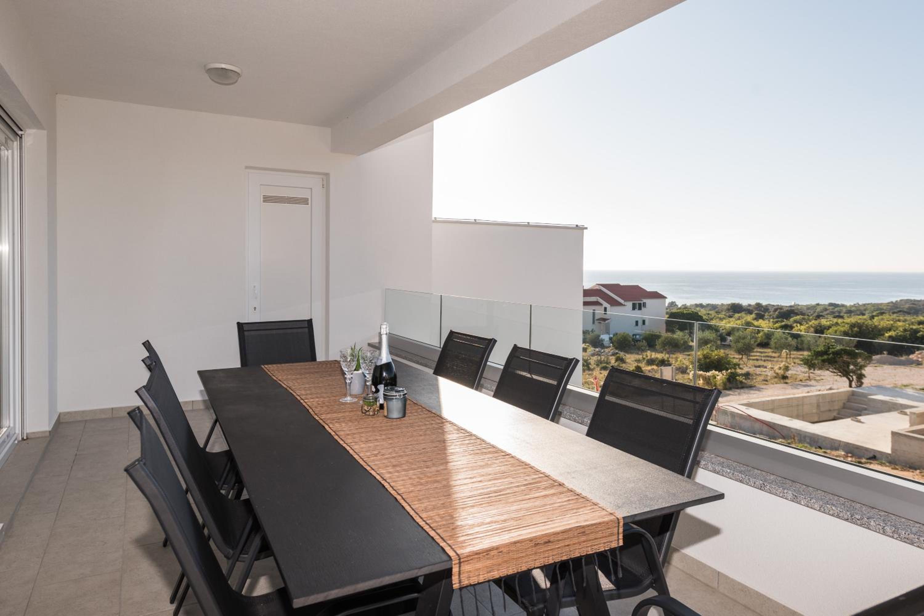 Lejla, sea view apartment with pool