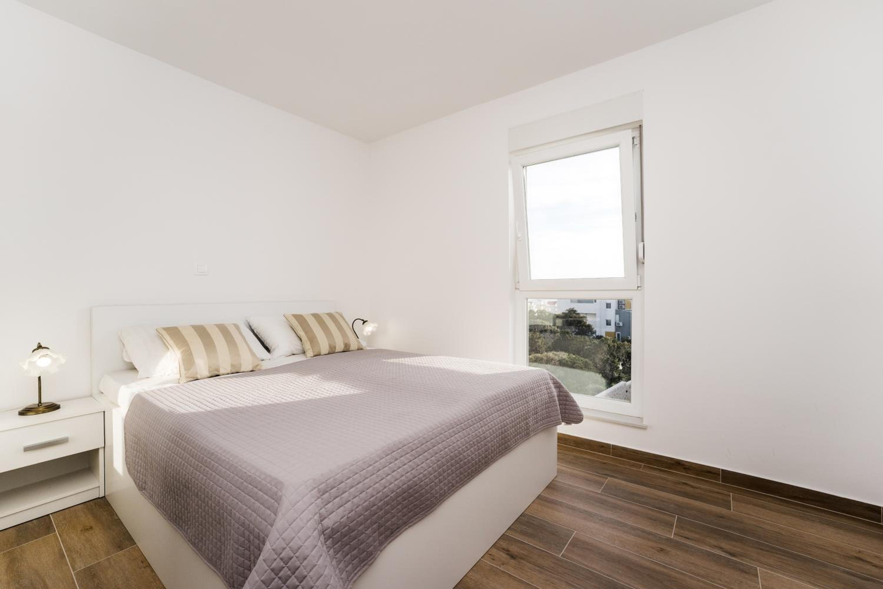 Lejla, sea view apartment with pool view 3