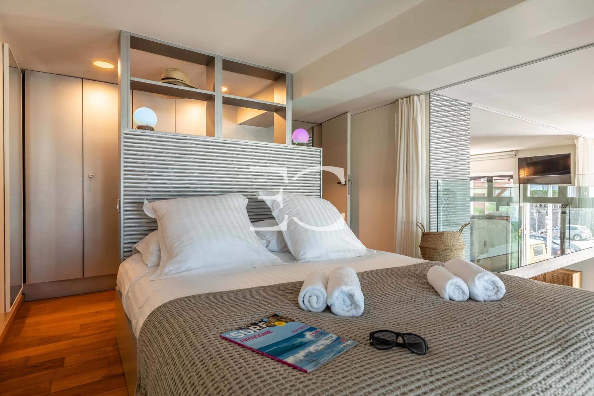 Easy Clés- Loft in front of the Port Vieux beach - Parking