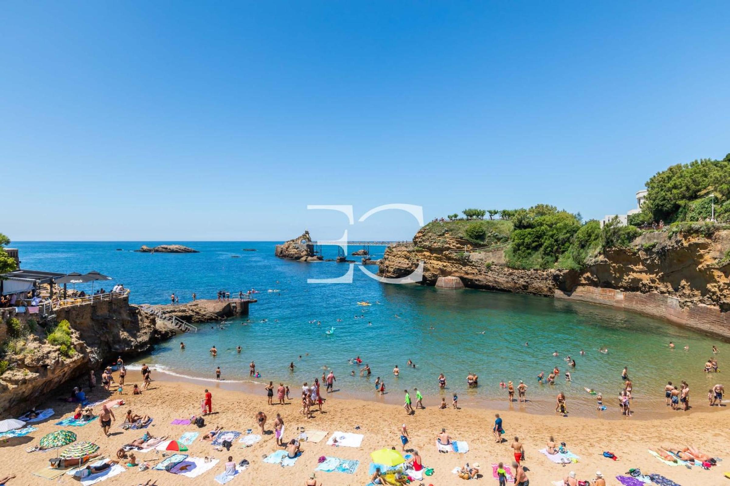 Easy Clés- Loft in front of the Port Vieux beach - Parking
