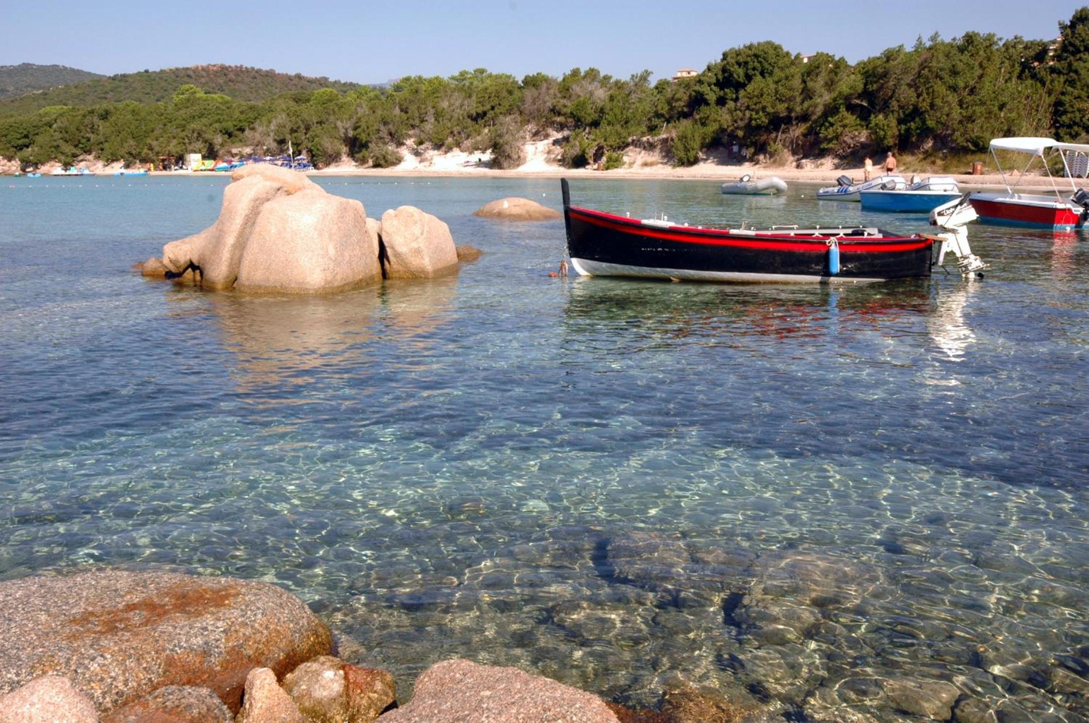 Three-room apartment for 6 people with air conditioning near Porto Vecchio