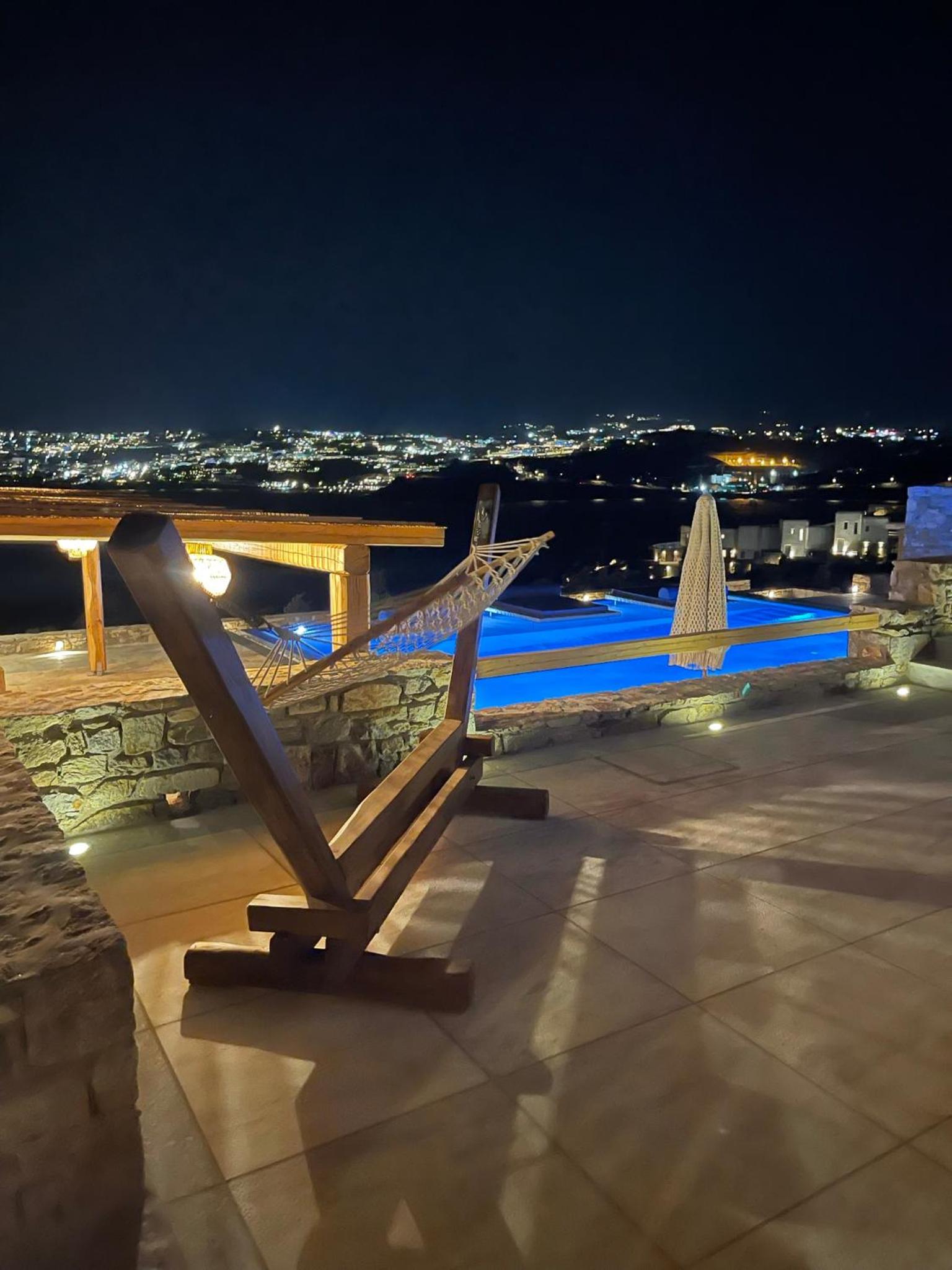 Sapphire Black photo 3