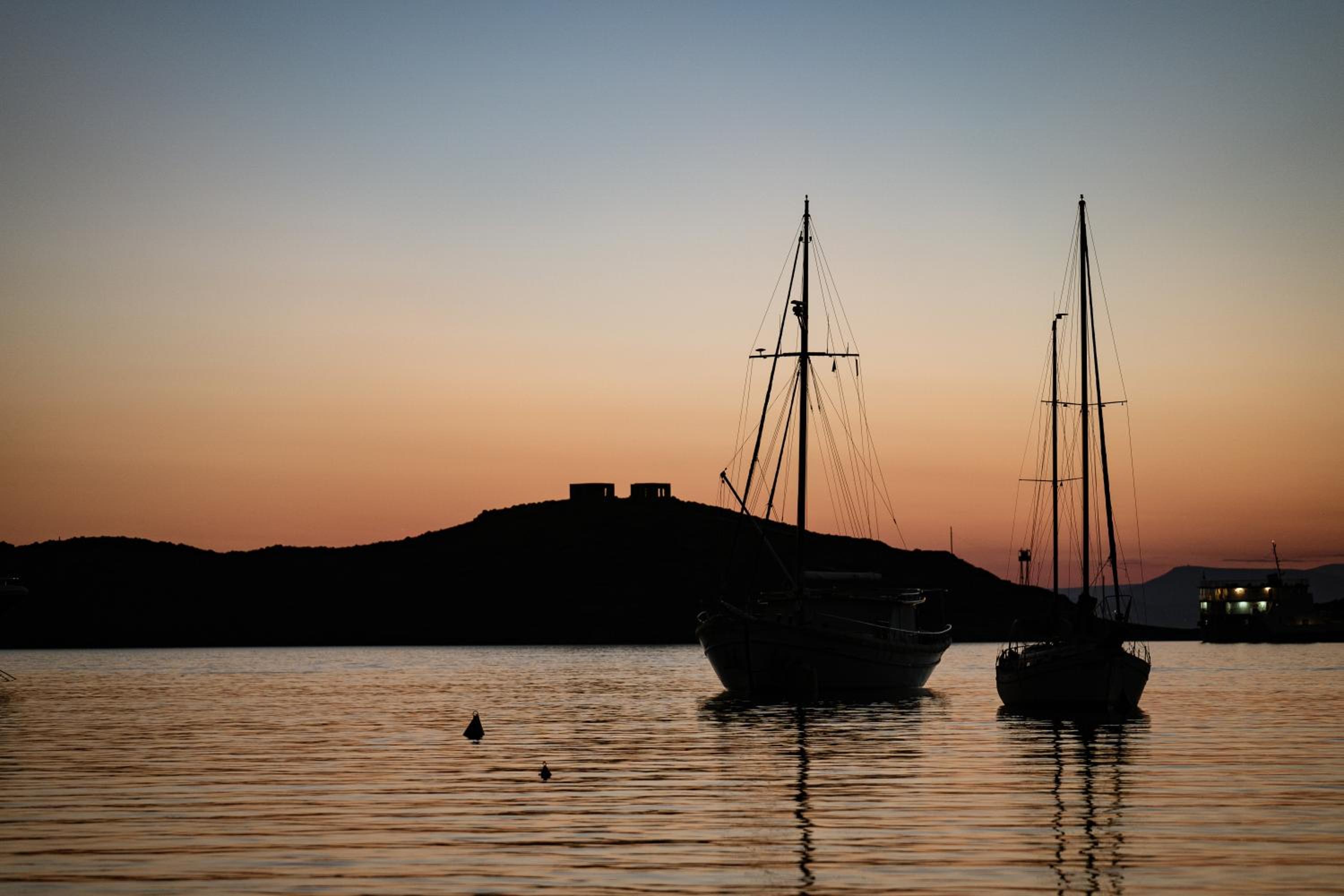 VILLA CARPE DIEM: sea & sunset view in Kea island view 3