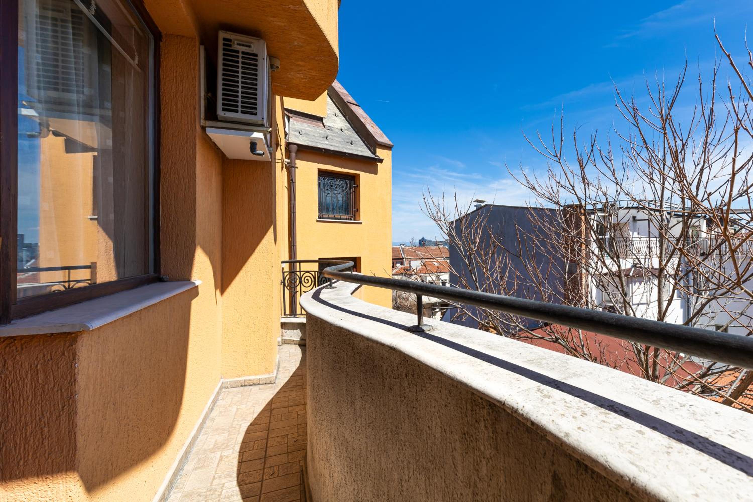 Lovely 1BD Apartment close to the Summer Theatre