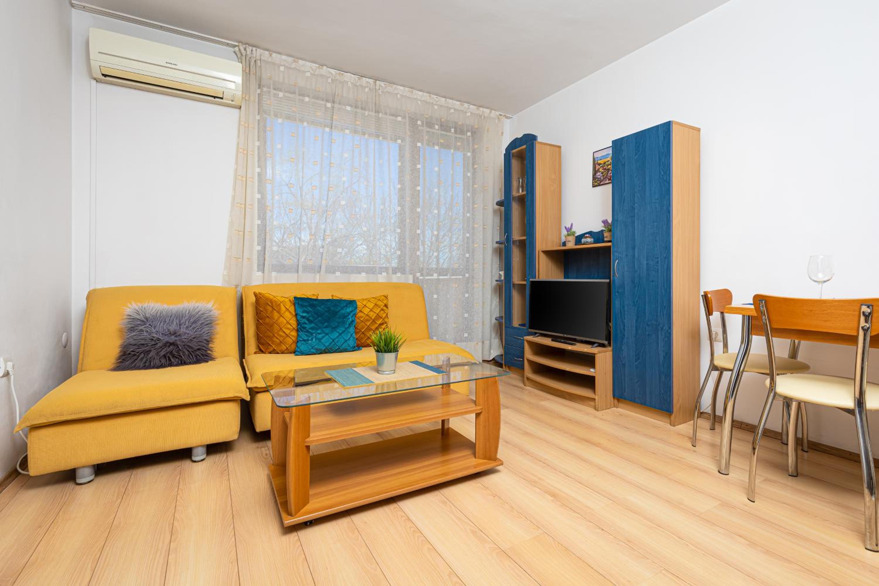 Lovely 1BD Apartment close to the Summer Theatre
