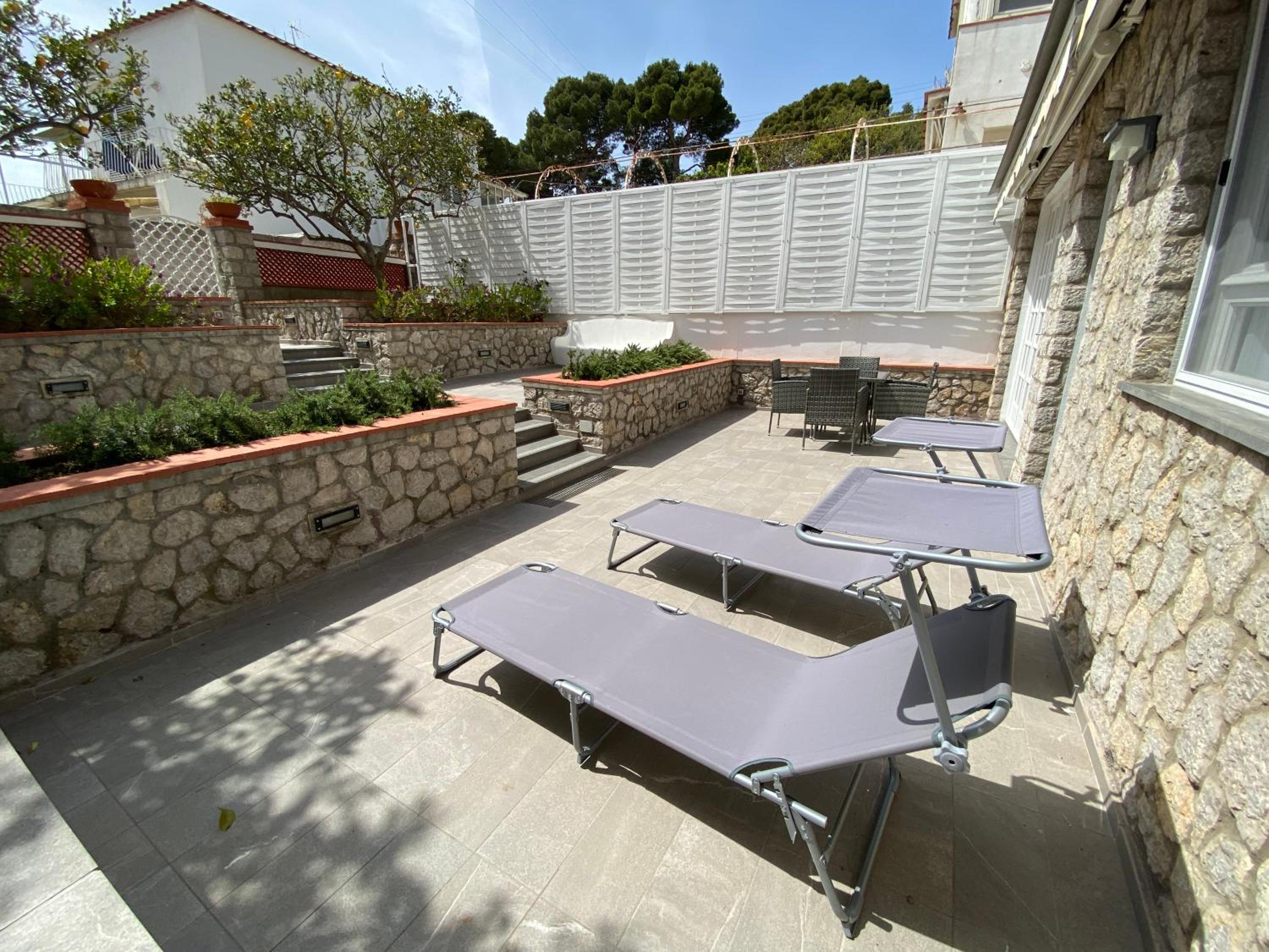 I Limoni Capri Apartment view 4
