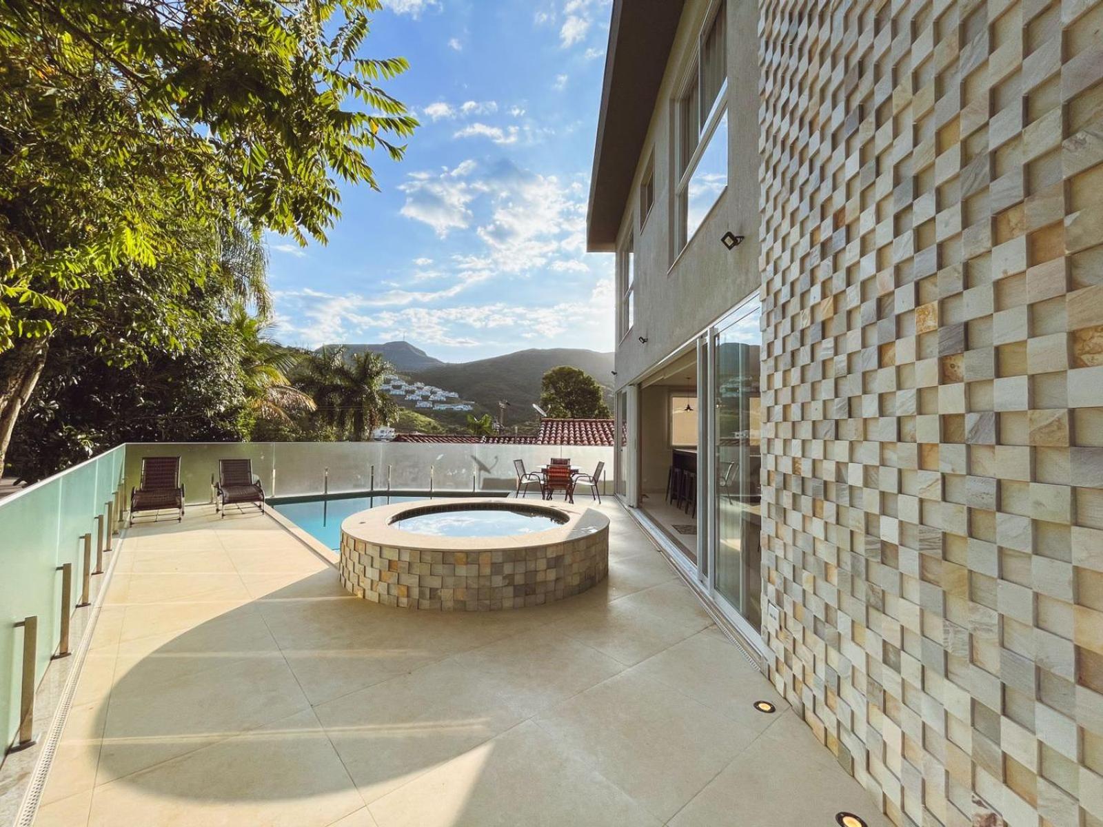 Casa Escarpas do Lago, 4 suítes e ar-condicionado