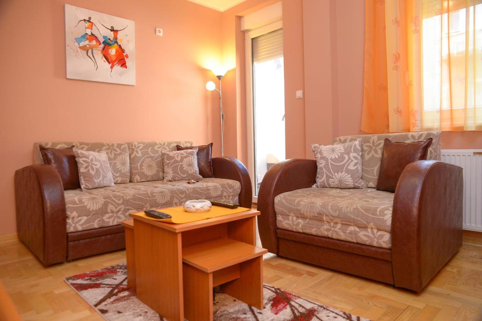 Lens Apartment