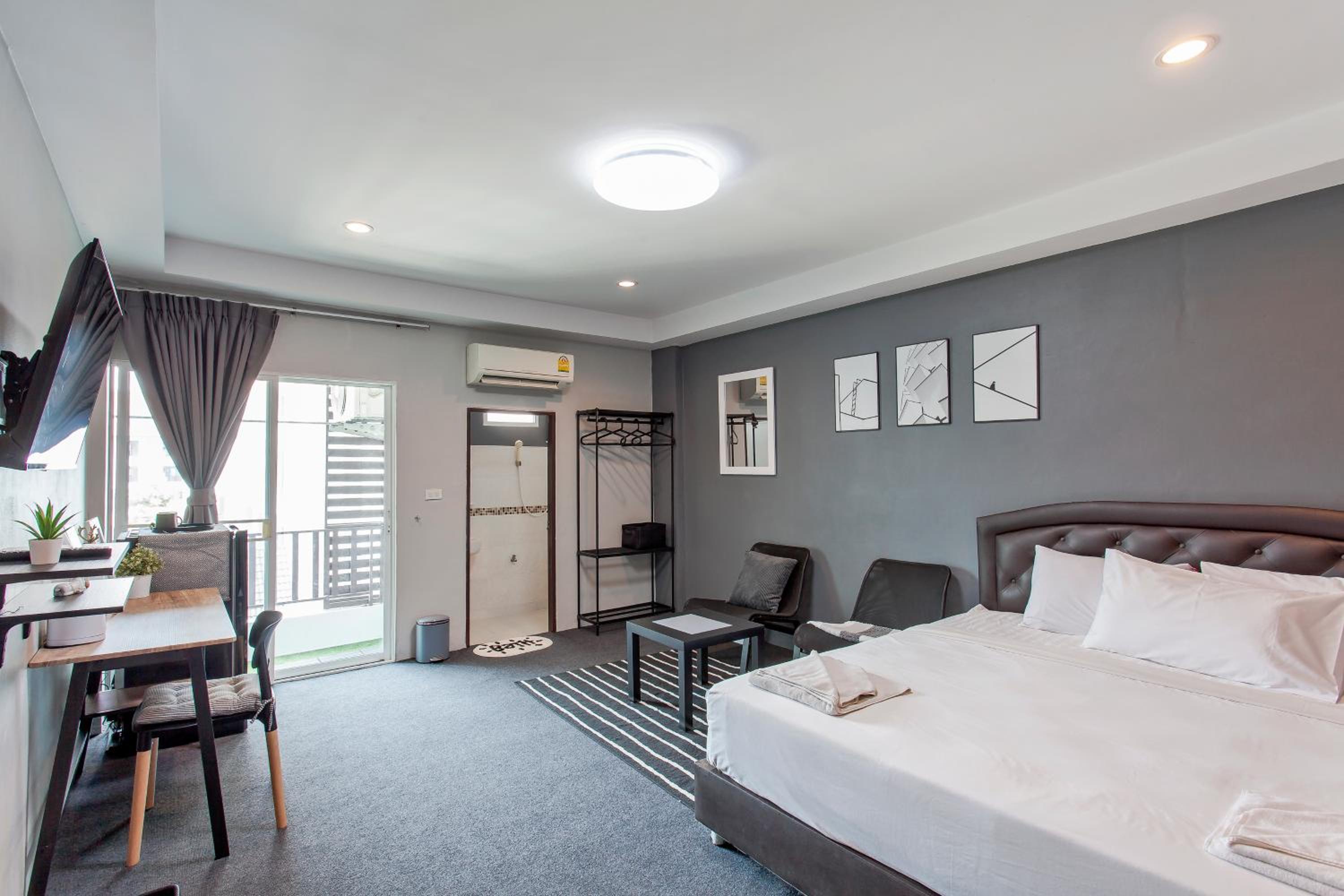 Cozzi by Grand Airport Resort
