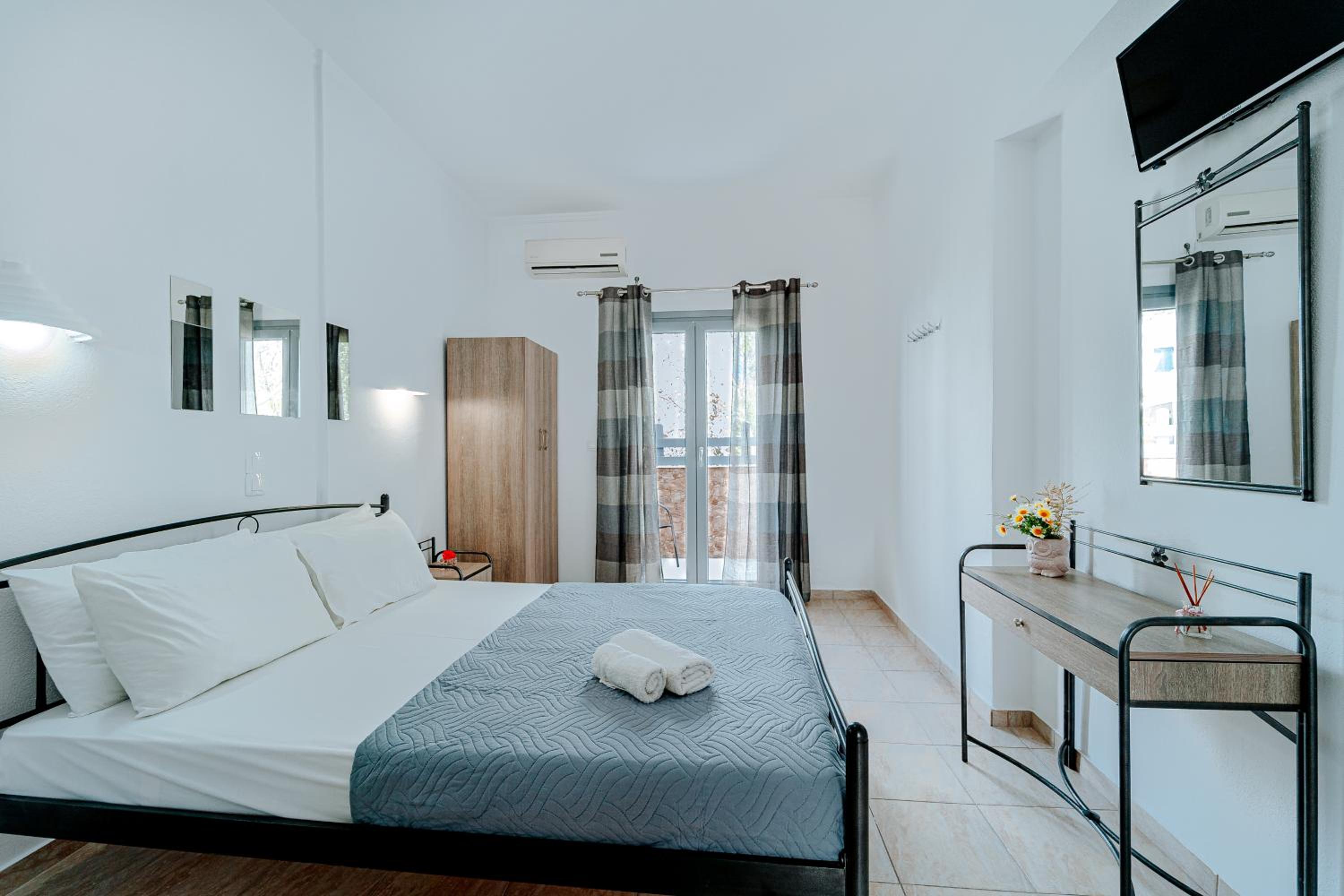 Marousi Rooms