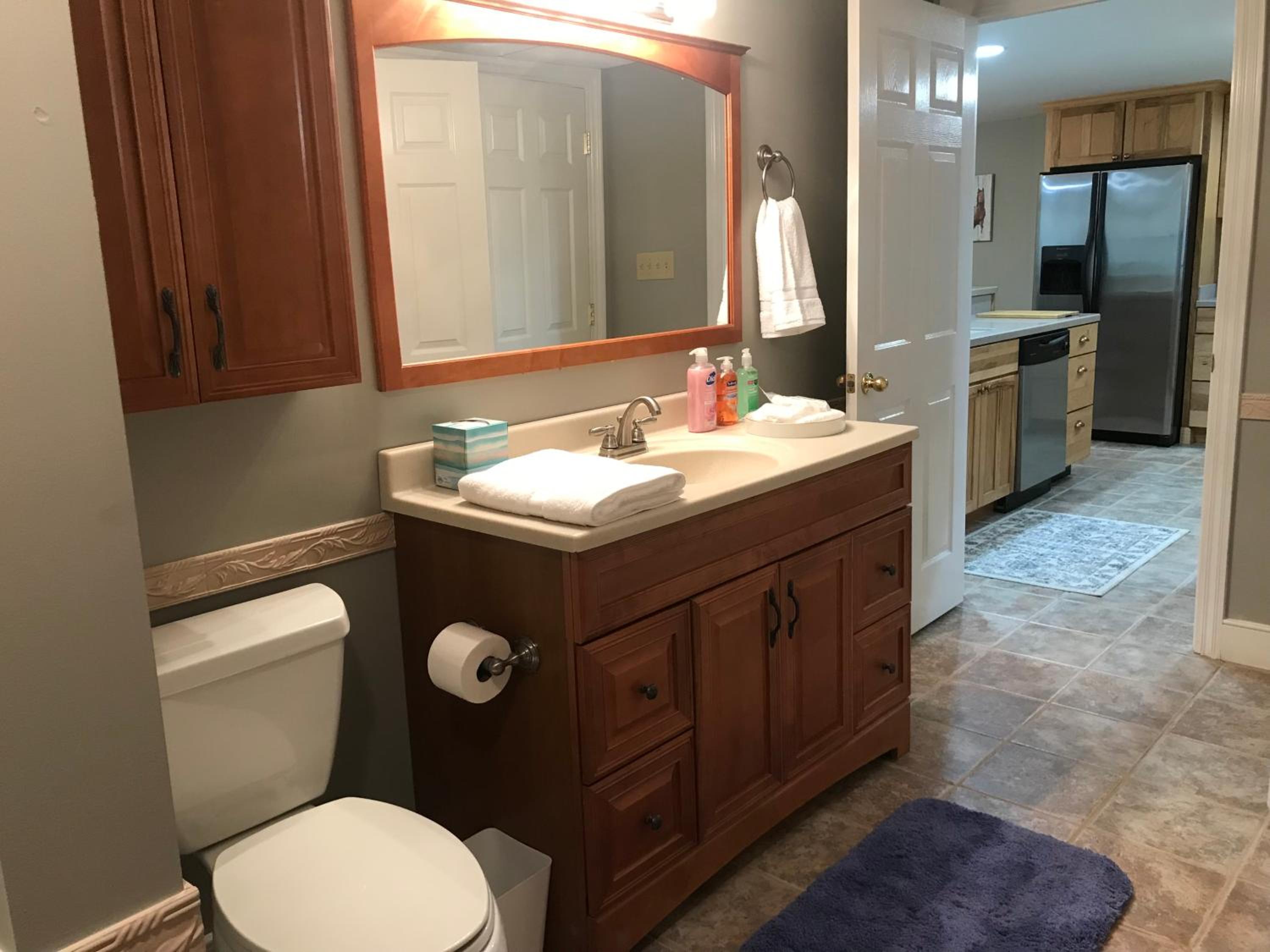 Richmond Vacations - Beautiful Country Estate Basement Apartment - Property Image 7