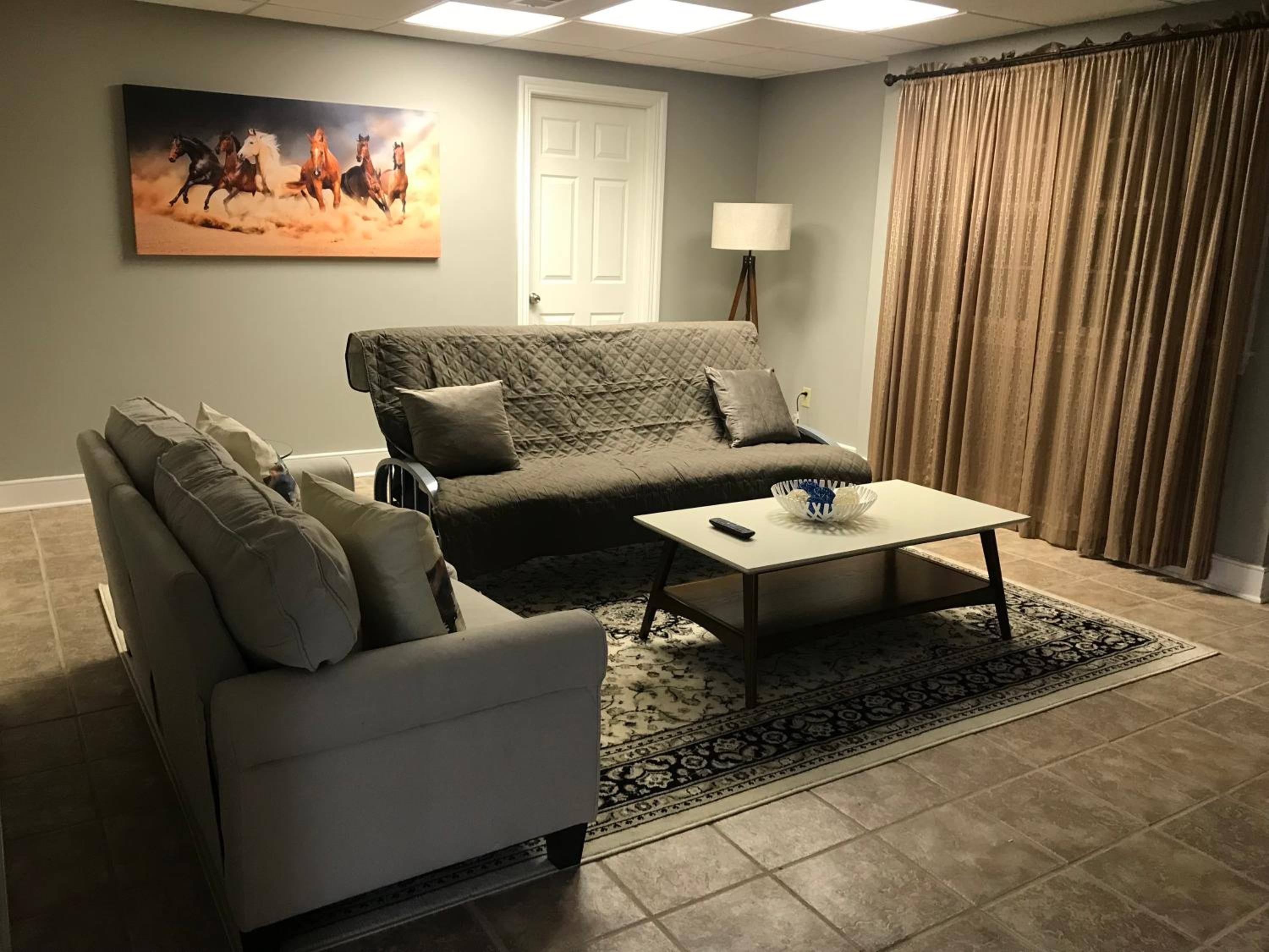 Richmond Vacations - Beautiful Country Estate Basement Apartment - Property Image 19