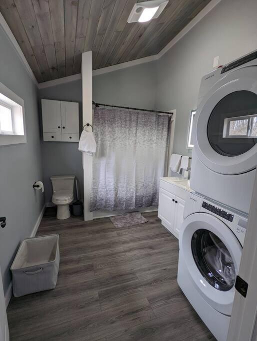 Summerlee Suite - Beautiful Remodeled Farmhouse view 2