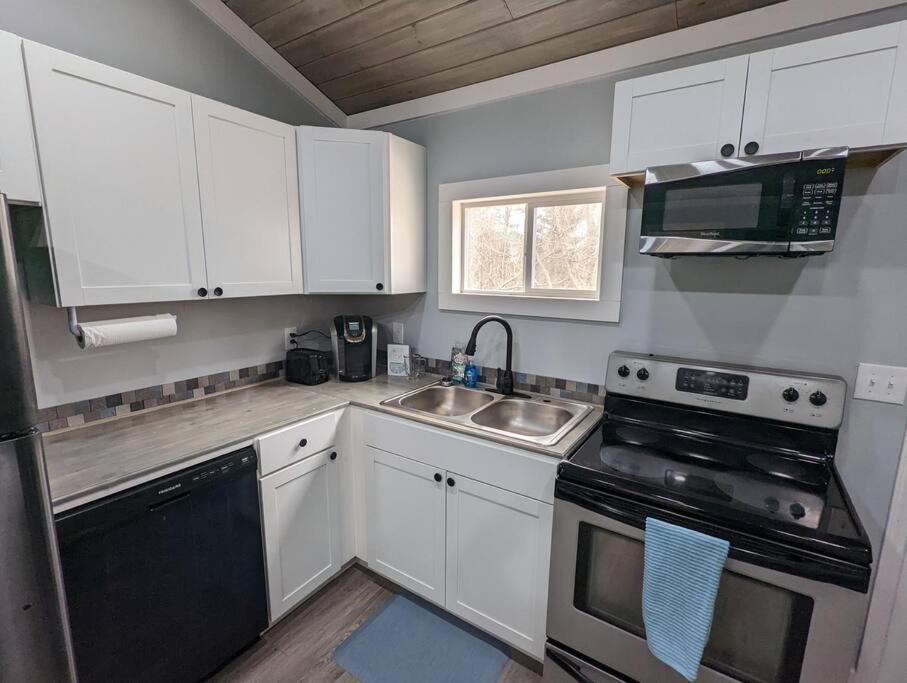 Summerlee Suite - Beautiful Remodeled Farmhouse view 5