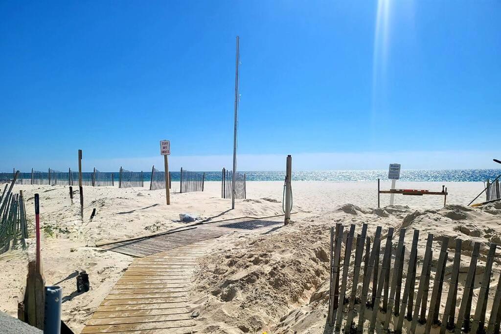 Island Royale 403 ~ Beachfront 2bd/2ba ~ In the Heart of Gulf Shores!