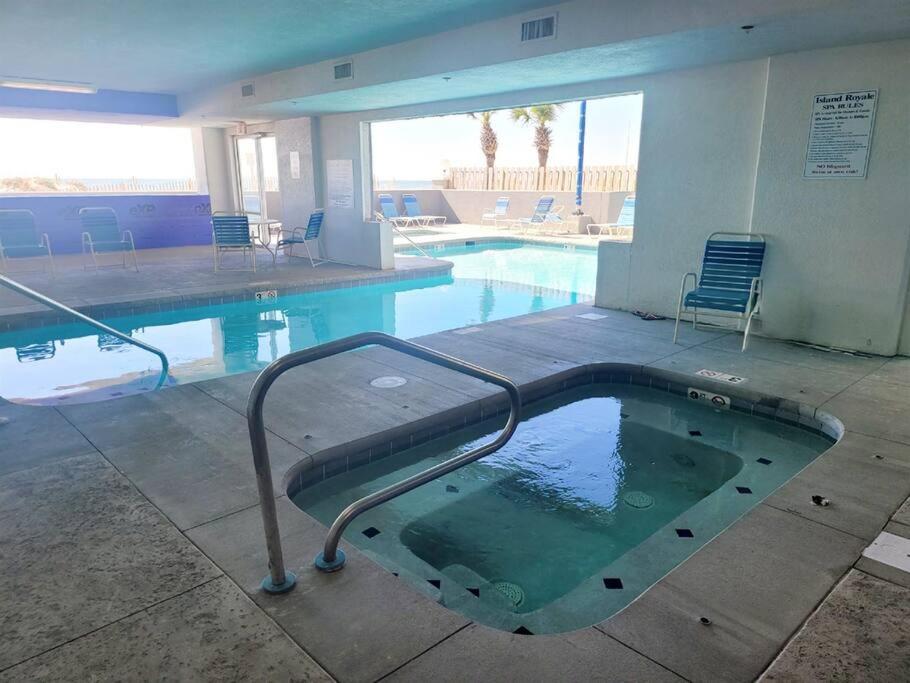 Island Royale 403 ~ Beachfront 2bd/2ba ~ In the Heart of Gulf Shores! view 5
