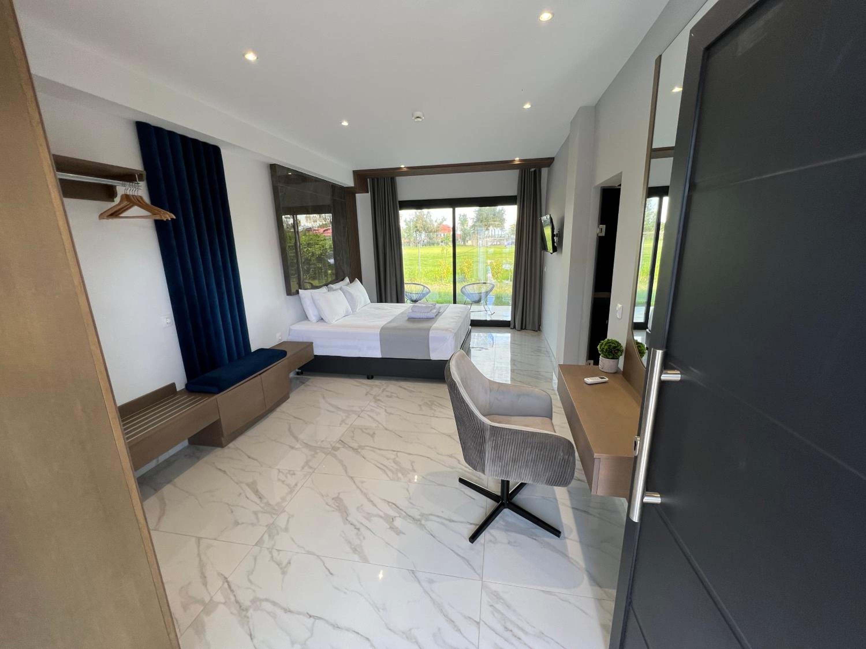 V luxury Suites view 3