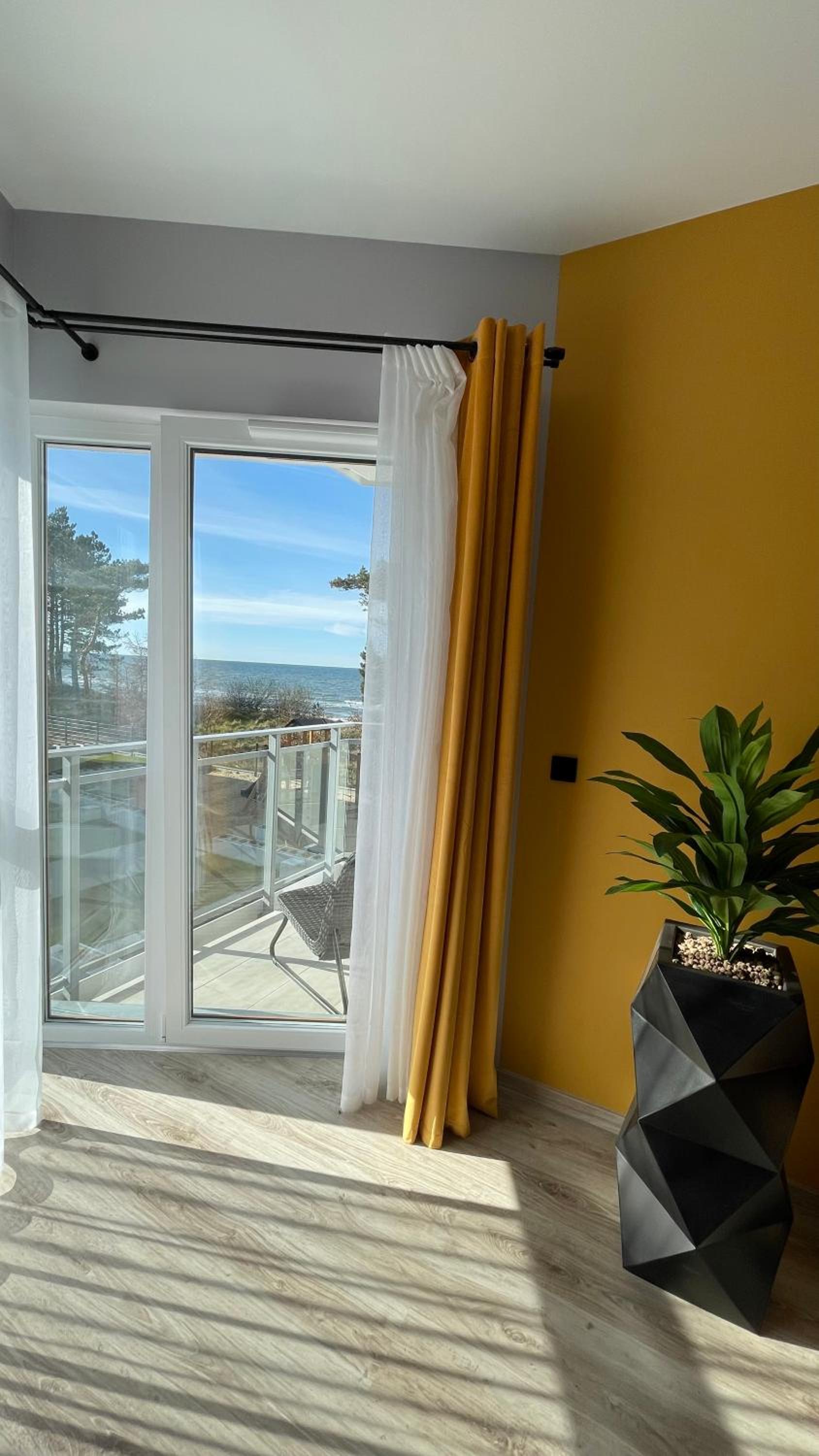 APARTAMENT ELEGANCE YELLOW w Let's Sea