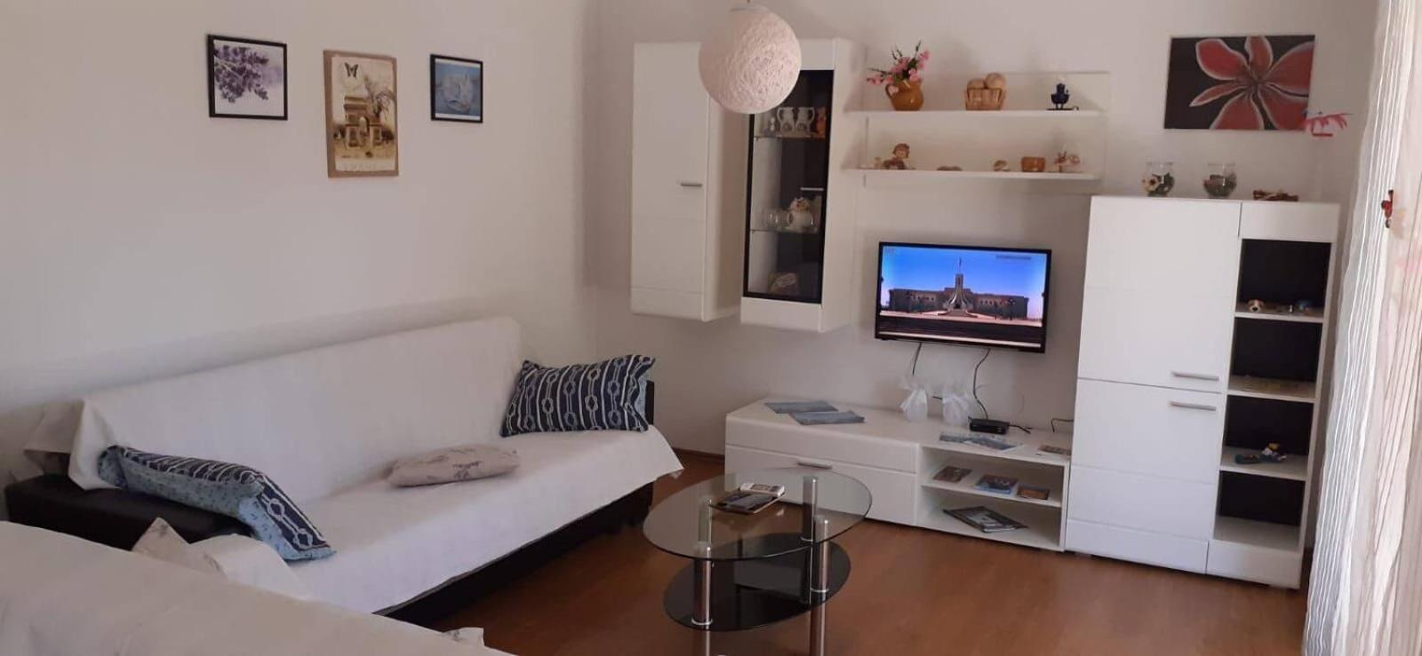 Bright and spacious apartment with outdoor space view 2