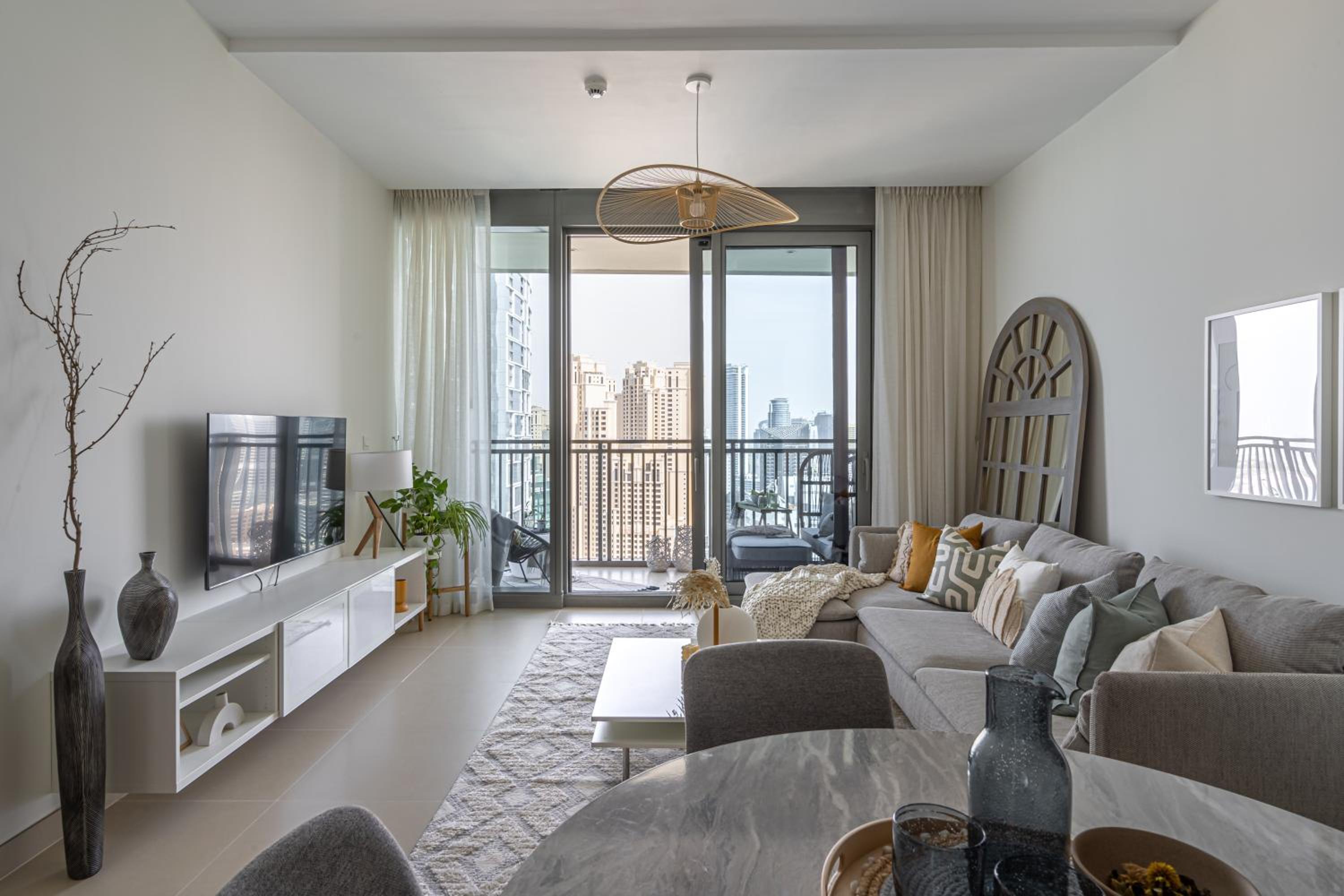 HiGuests - Stylish Apartment Floating Over The Marina Waters