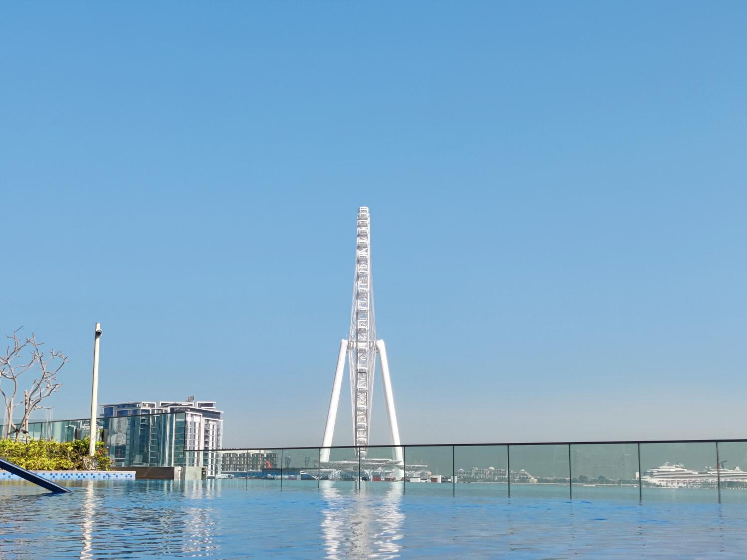 HiGuests - Stylish Apartment Floating Over The Marina Waters