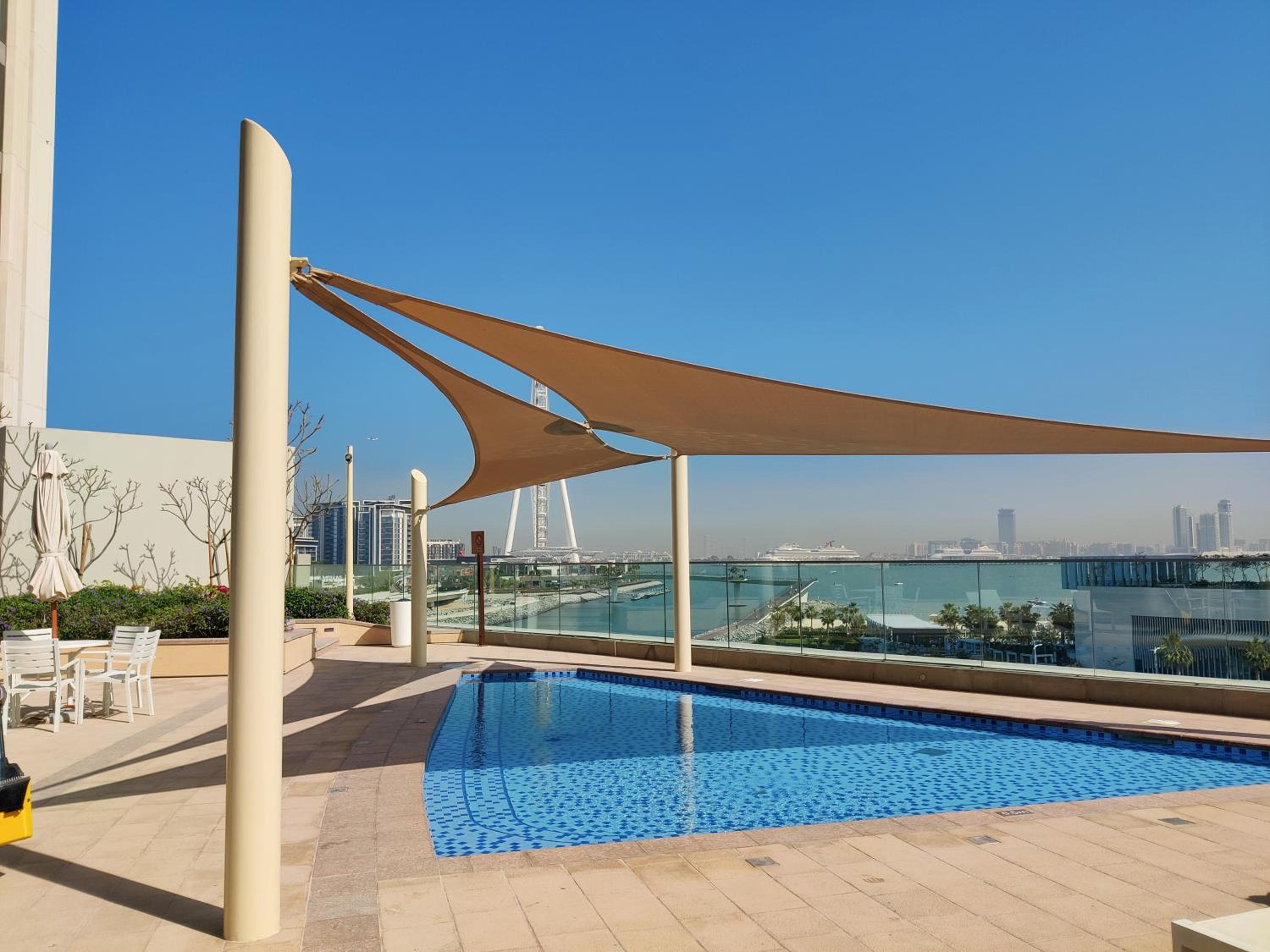 HiGuests - Stylish Apartment Floating Over The Marina Waters