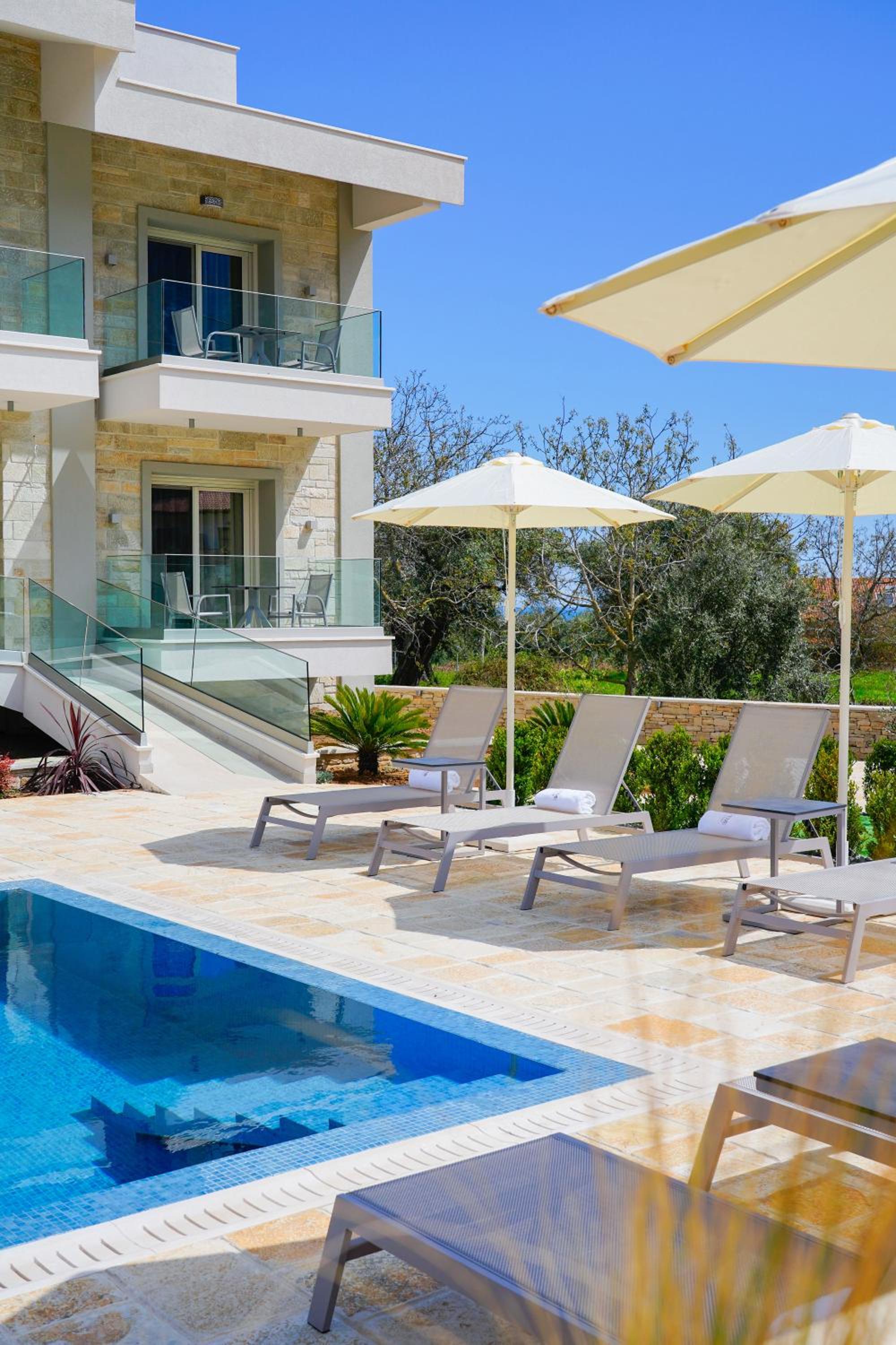 Supreme Luxury Suites photo 2
