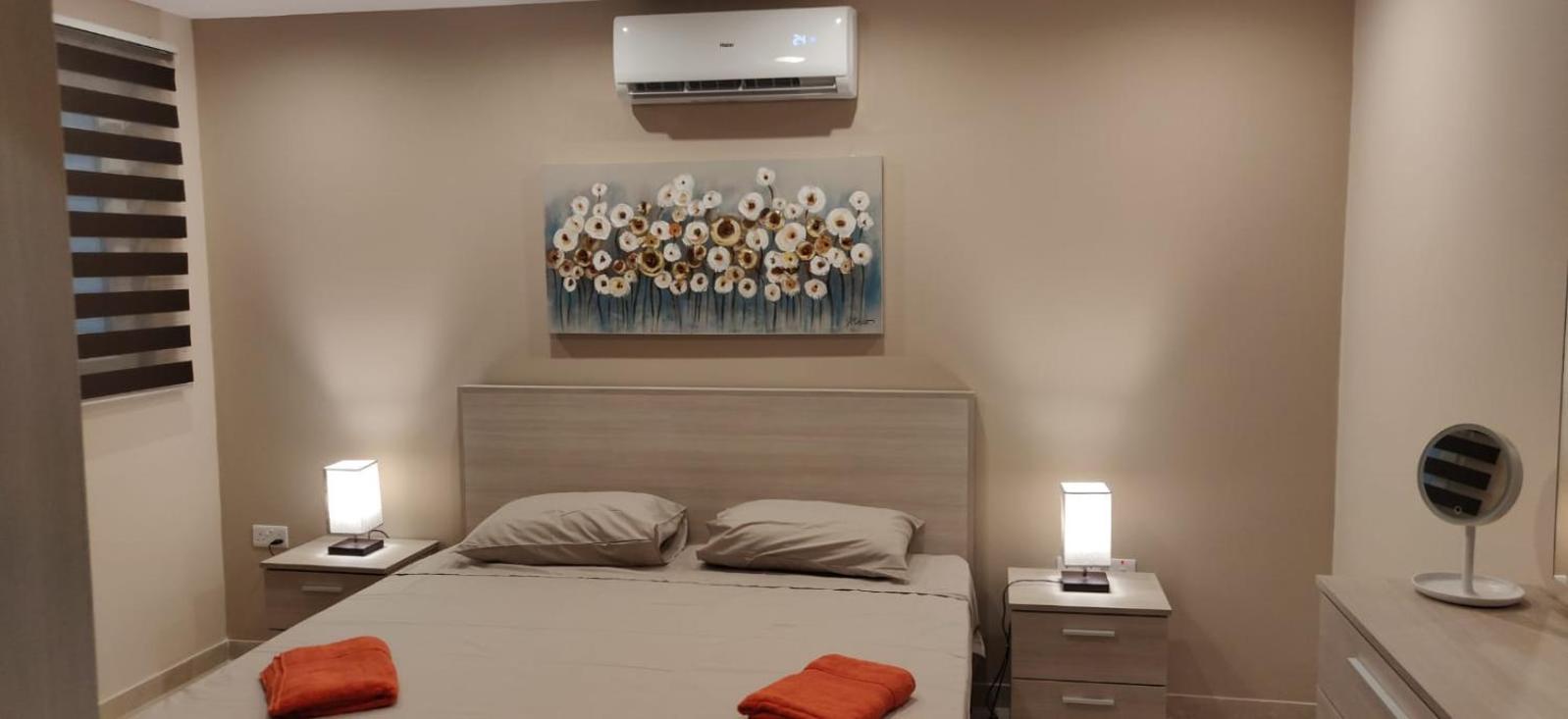 Wileg 4B Luxury Two Bedroom Apartment with Shared Swimming Pool.