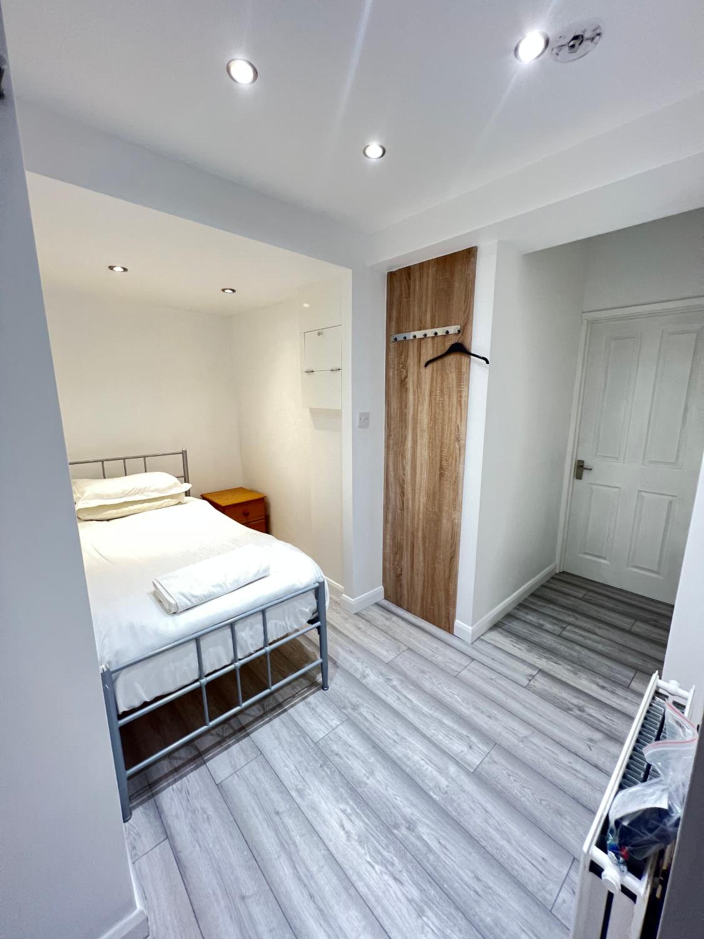 Spacious Entire Two Bedrooms Flat, H 3