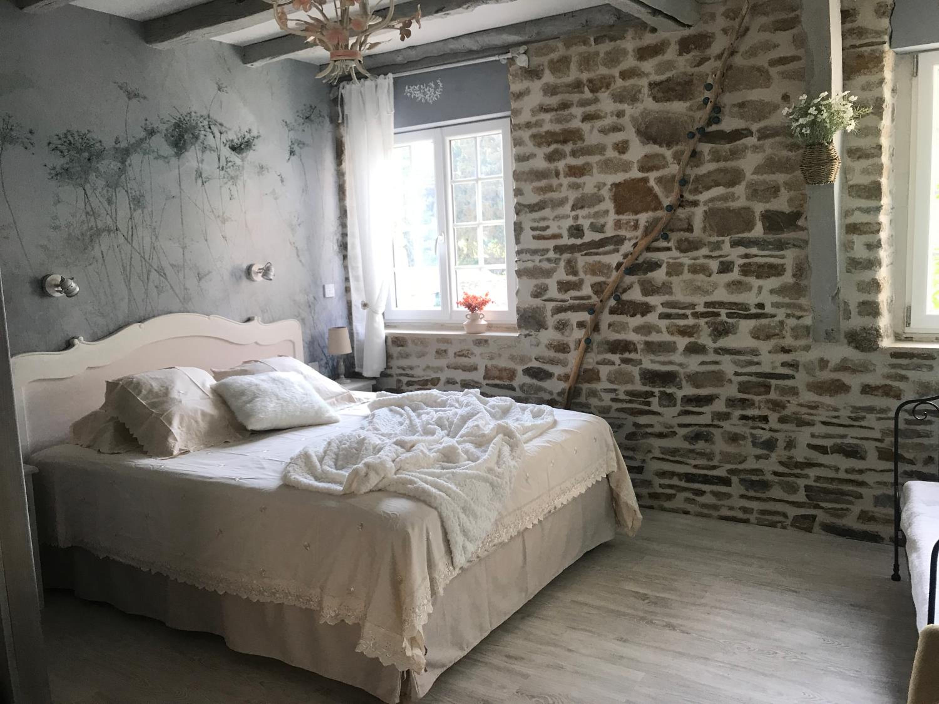 "La chambre des TISSERANDS" view 4