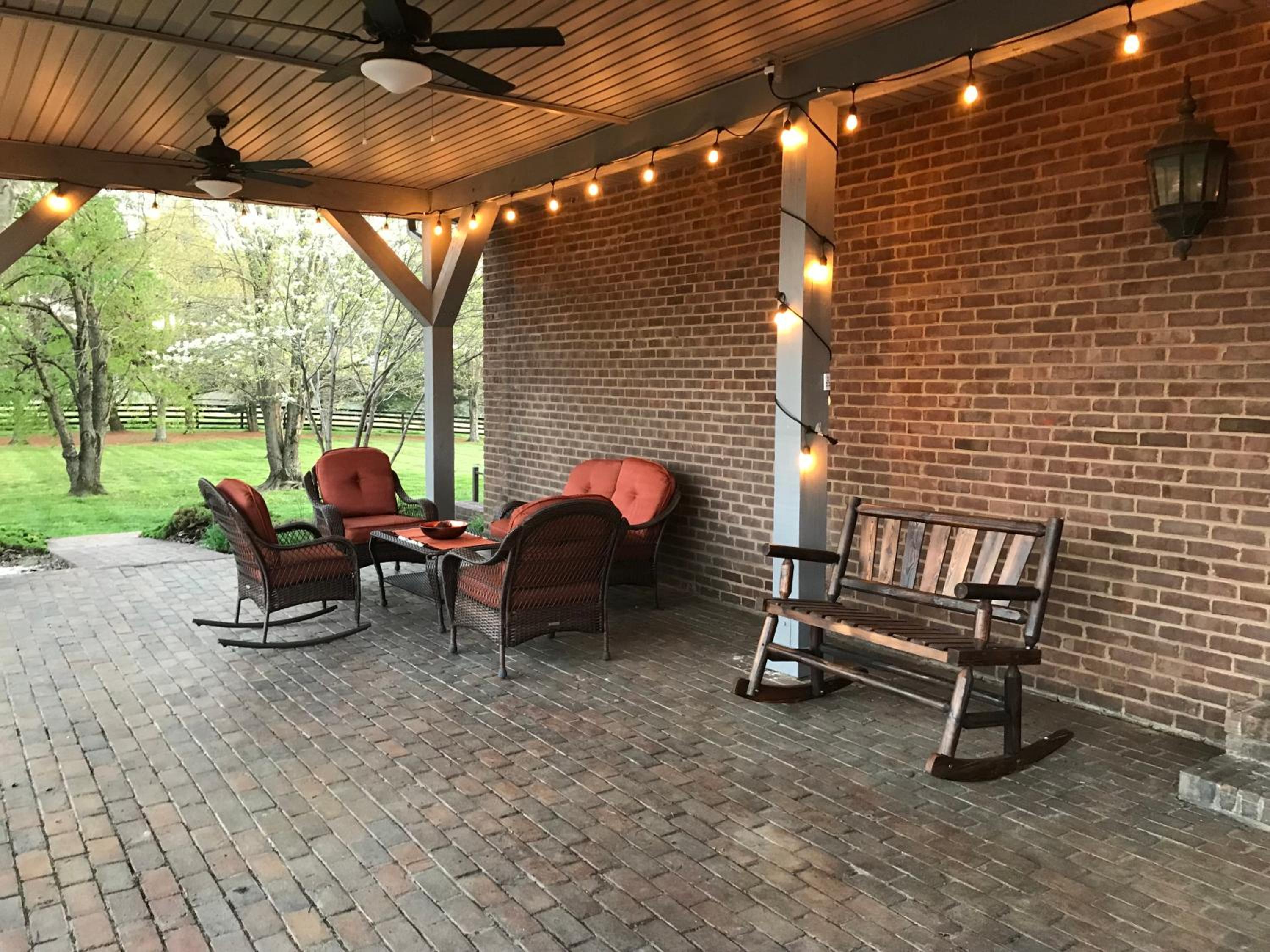 Richmond Vacations - Beautiful Country Estate Basement Apartment - Property Image 4
