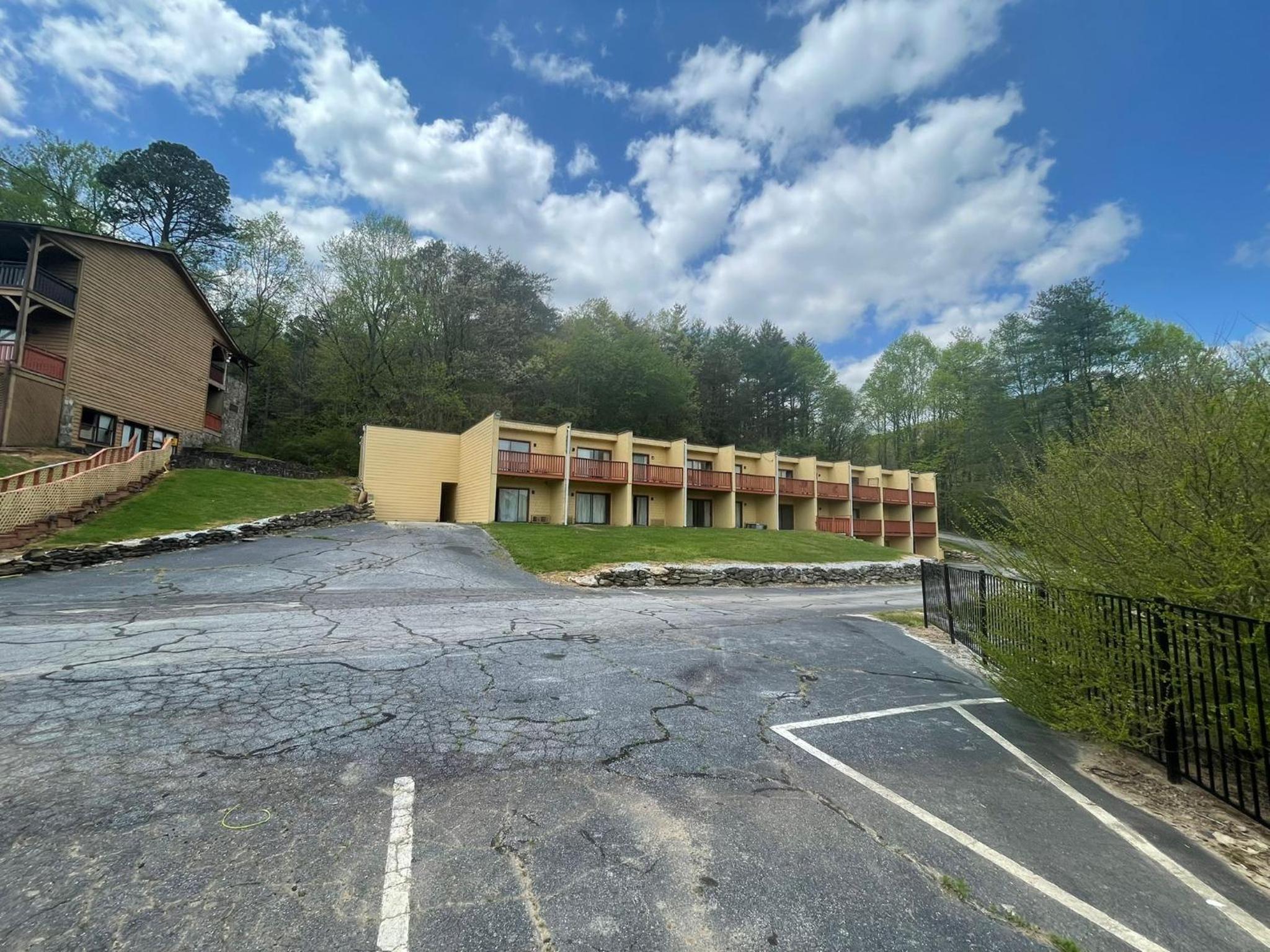 Budgetel Inn & Suites