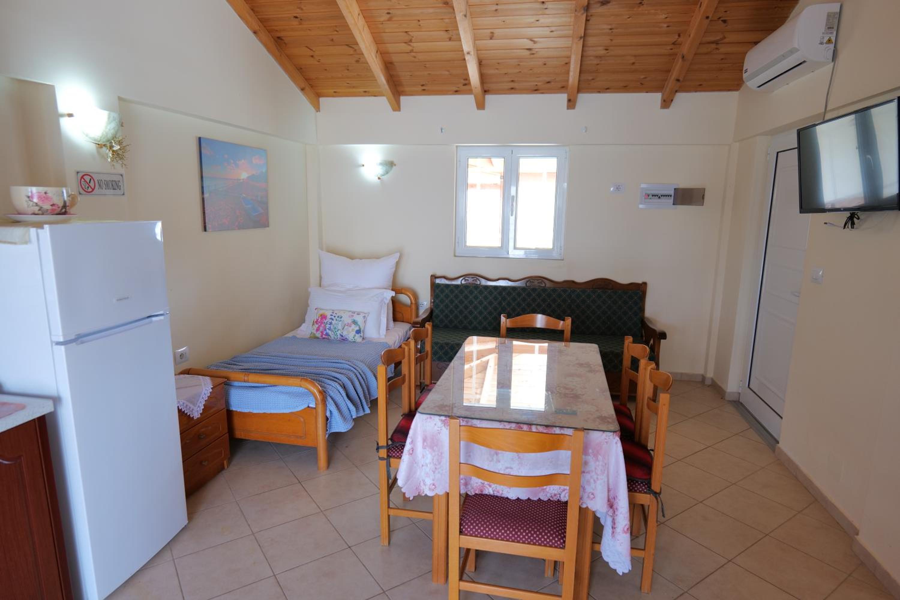 Kristal Apartments