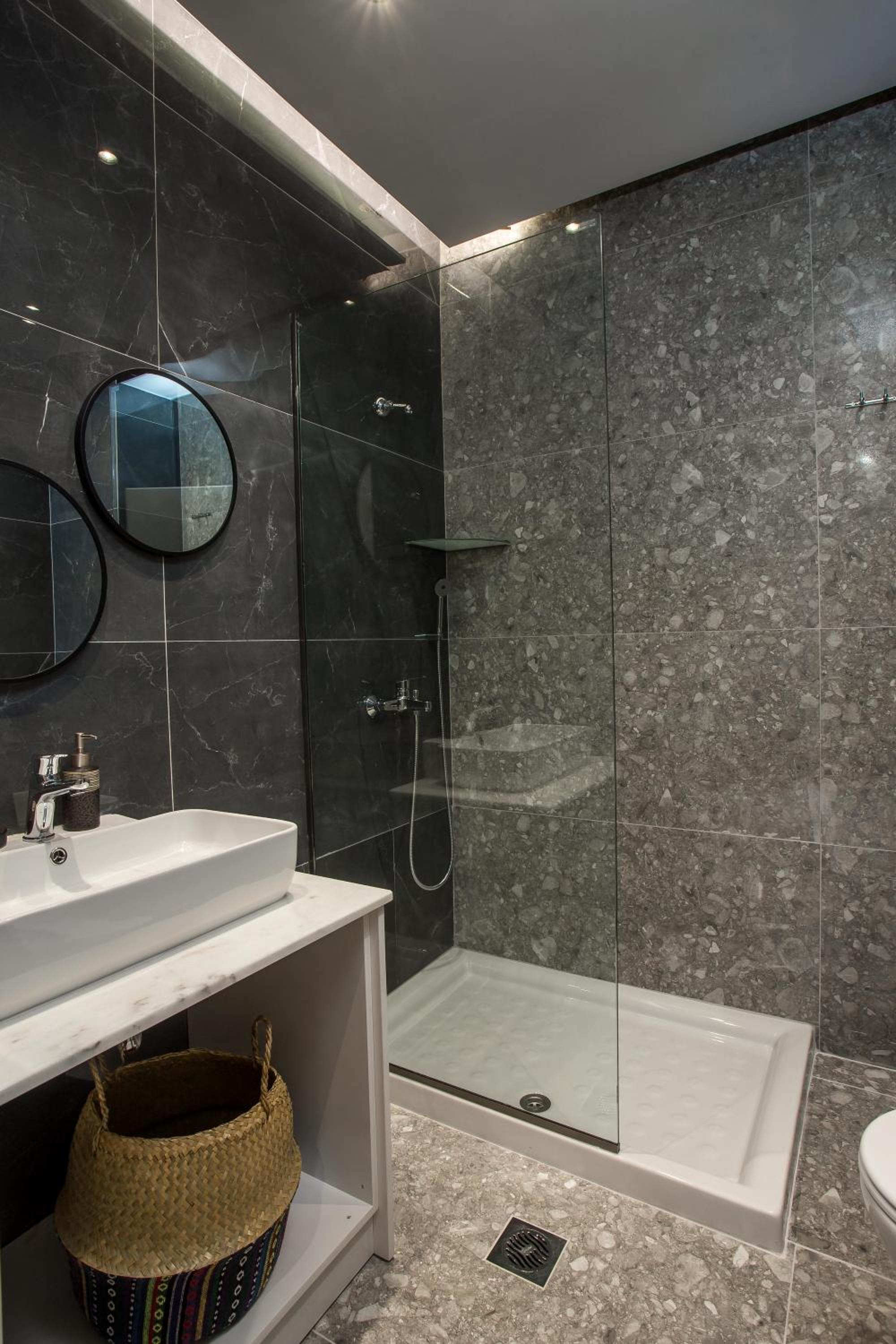 GM Apartments-Rhodes Luxury Living