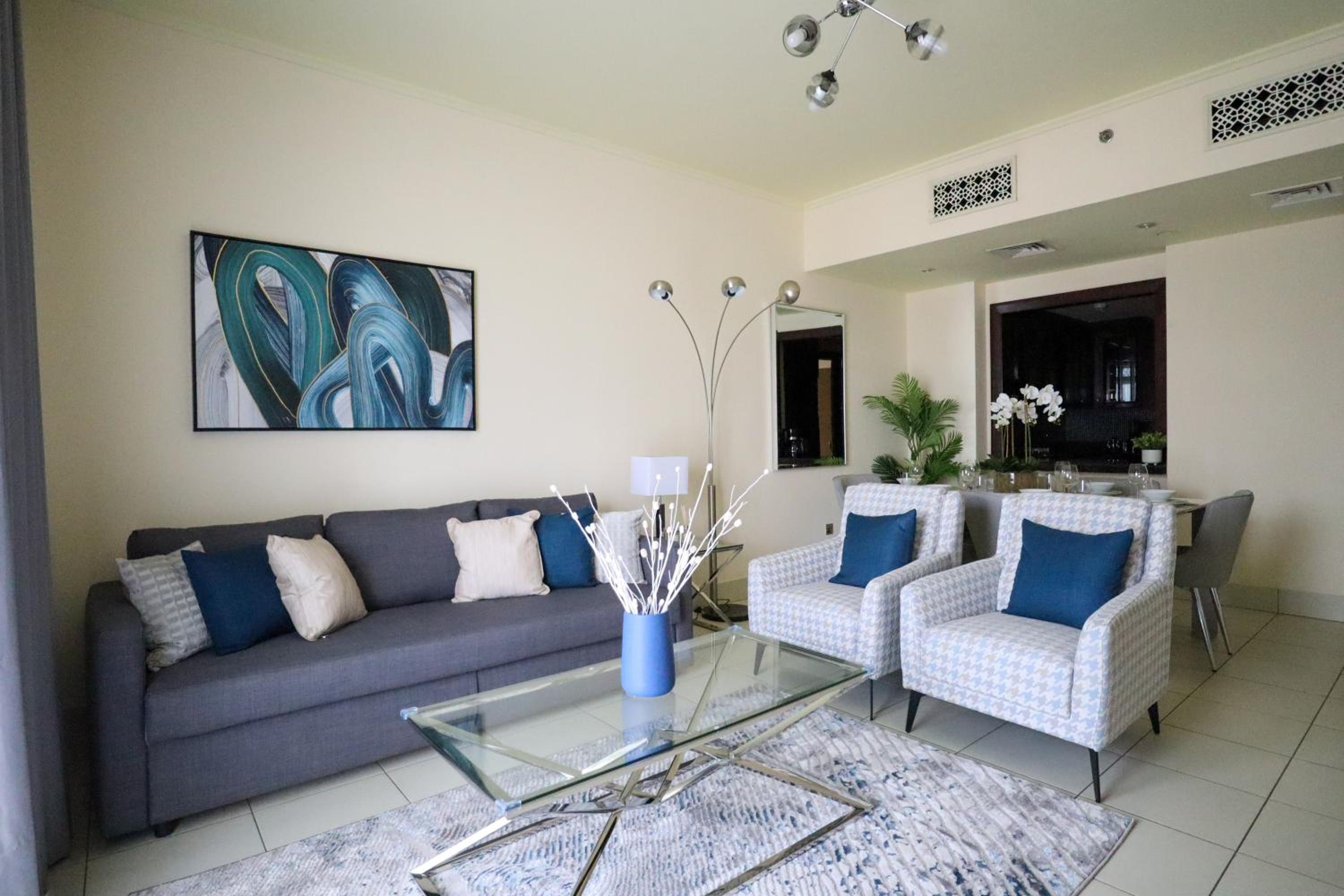 HiGuests - Charming Apt With Private Balcony Near Dubai Mall