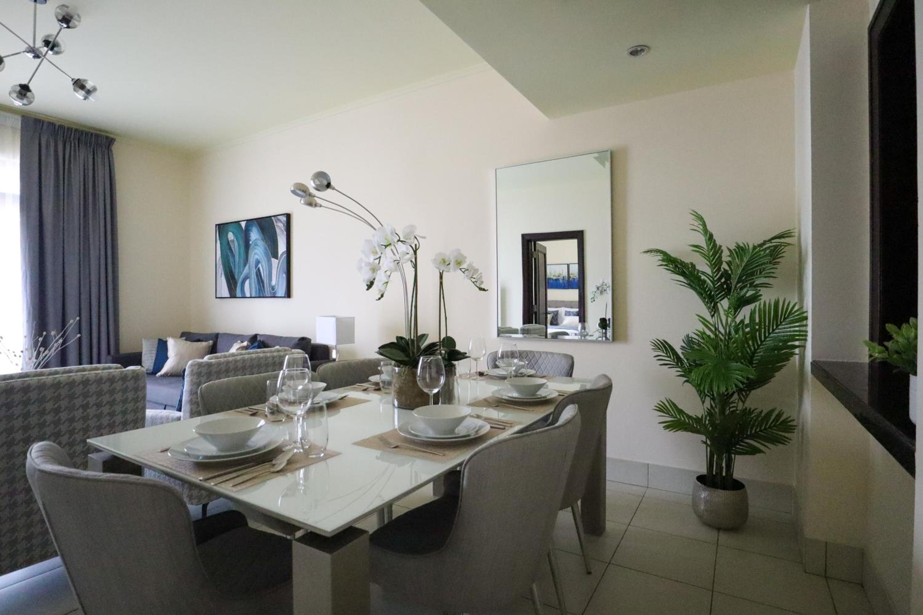 HiGuests - Charming Apt With Private Balcony Near Dubai Mall