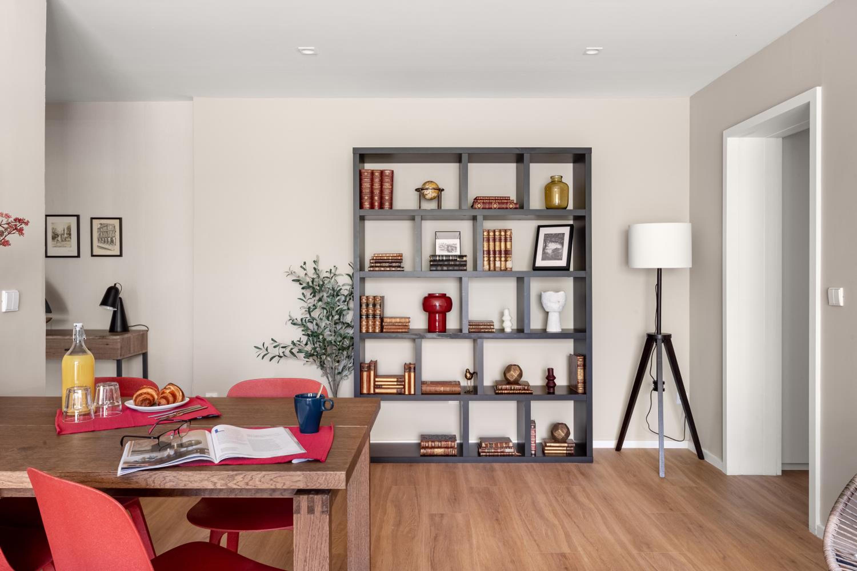 ALTIDO Stunning 2-BR Flat with Balcony in Porto