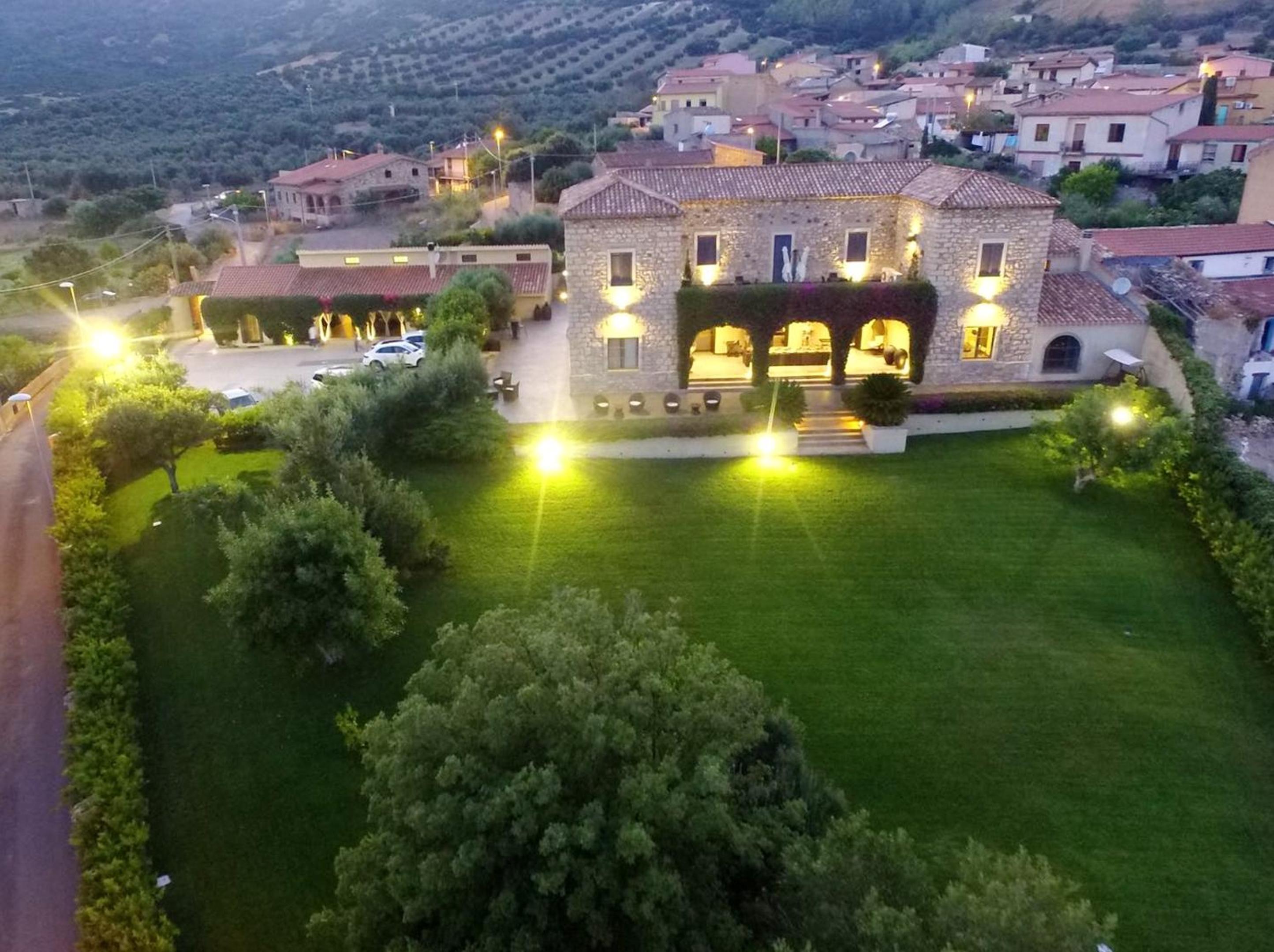 5 bedrooms mansion with private pool enclosed garden and wifi at Gesturi