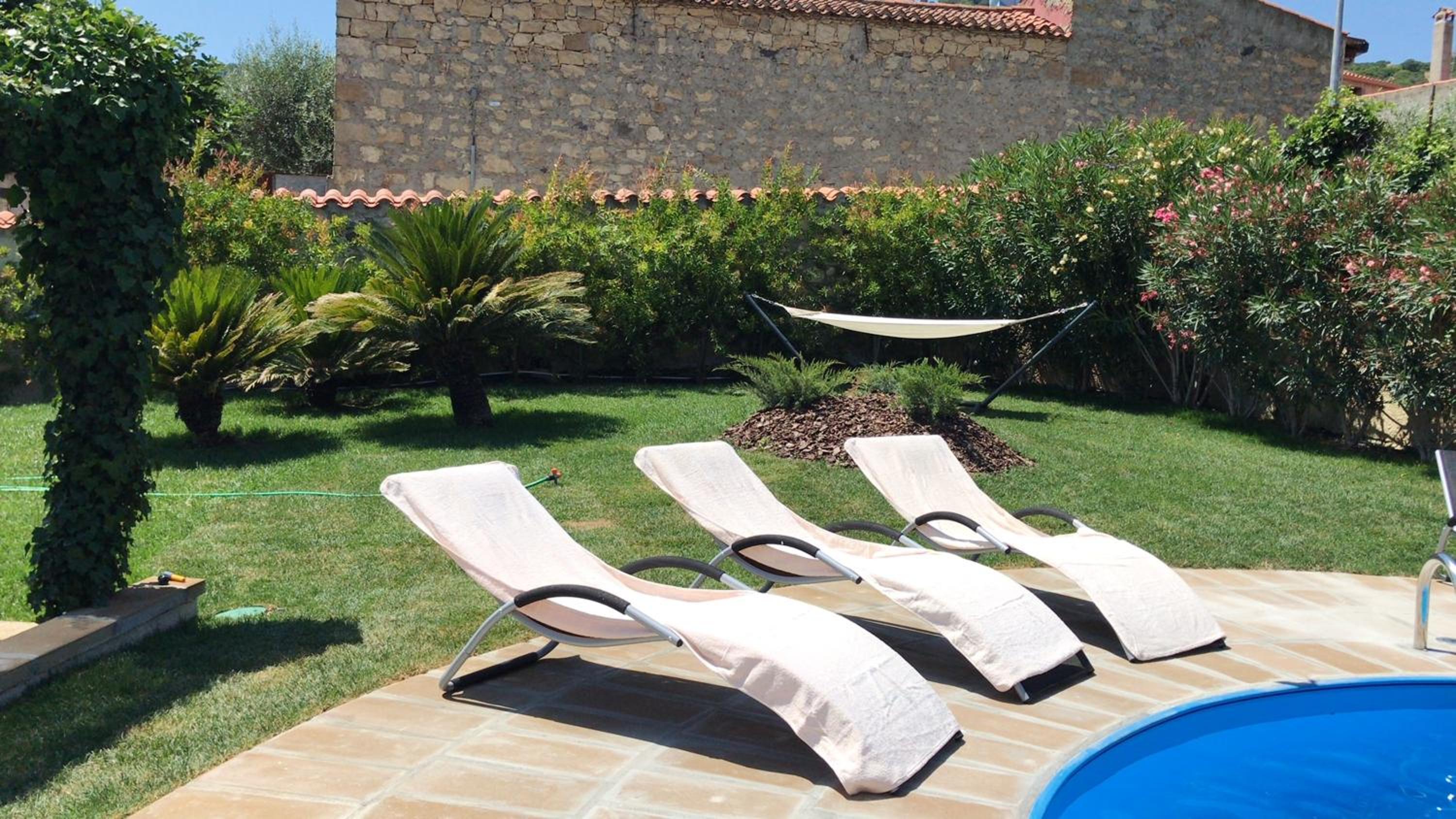 5 bedrooms mansion with private pool enclosed garden and wifi at Gesturi