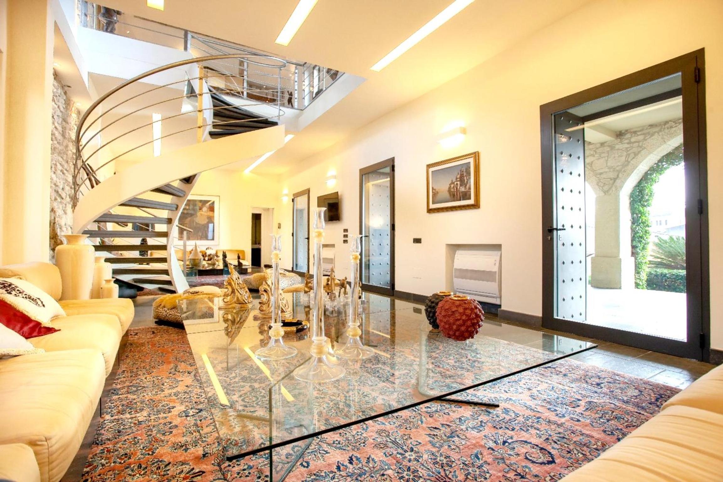 5 bedrooms mansion with private pool enclosed garden and wifi at Gesturi