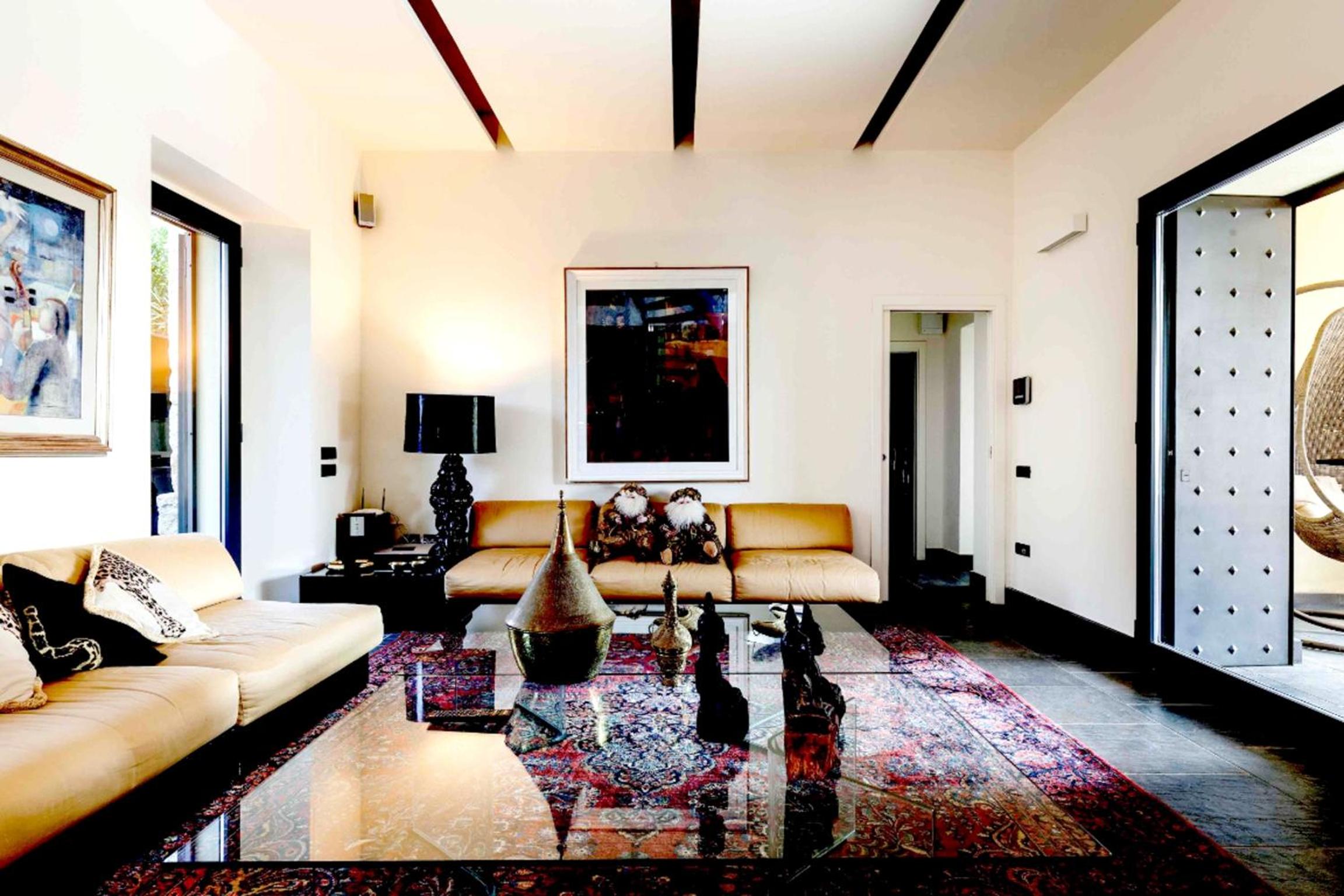 5 bedrooms mansion with private pool enclosed garden and wifi at Gesturi