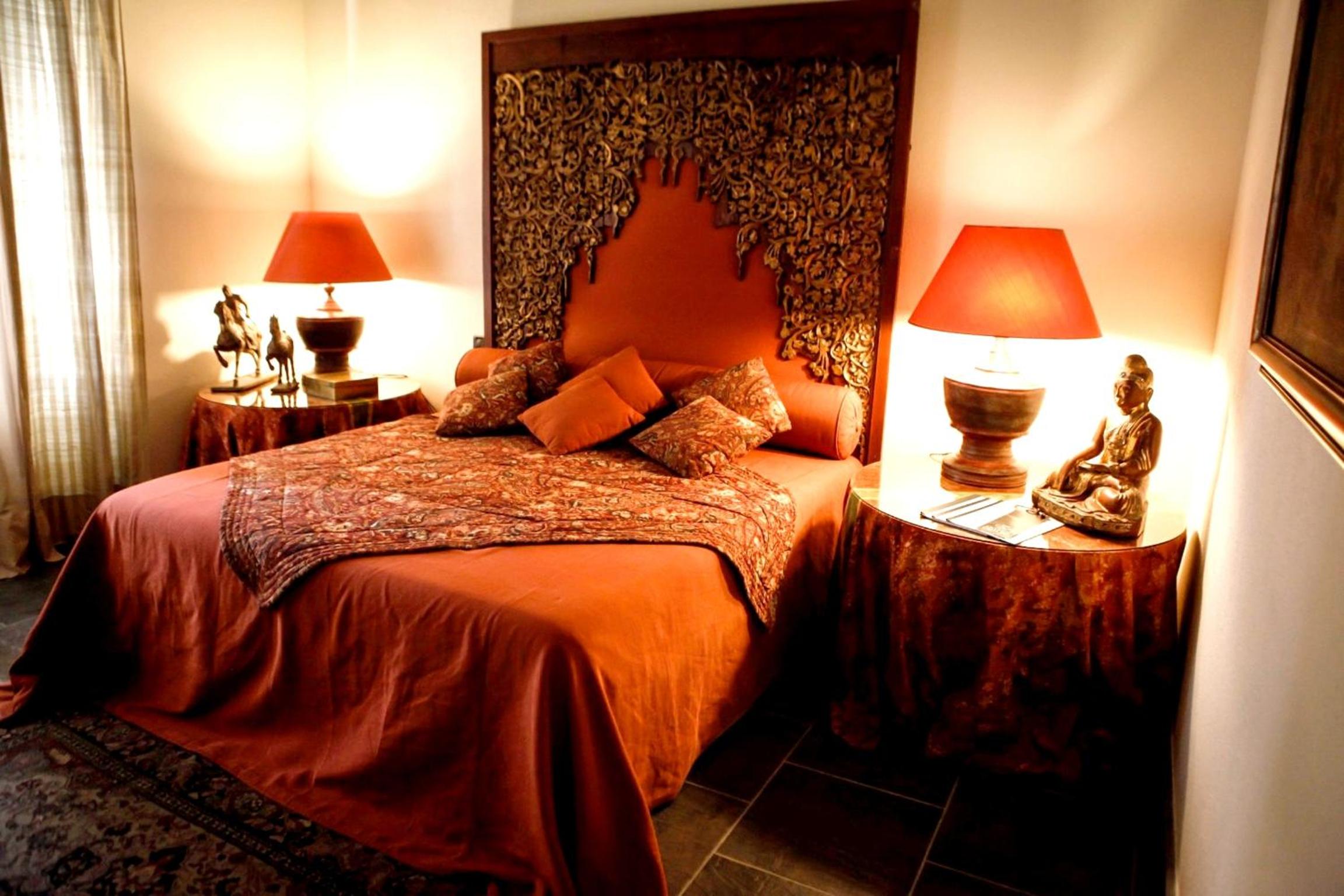 5 bedrooms mansion with private pool enclosed garden and wifi at Gesturi