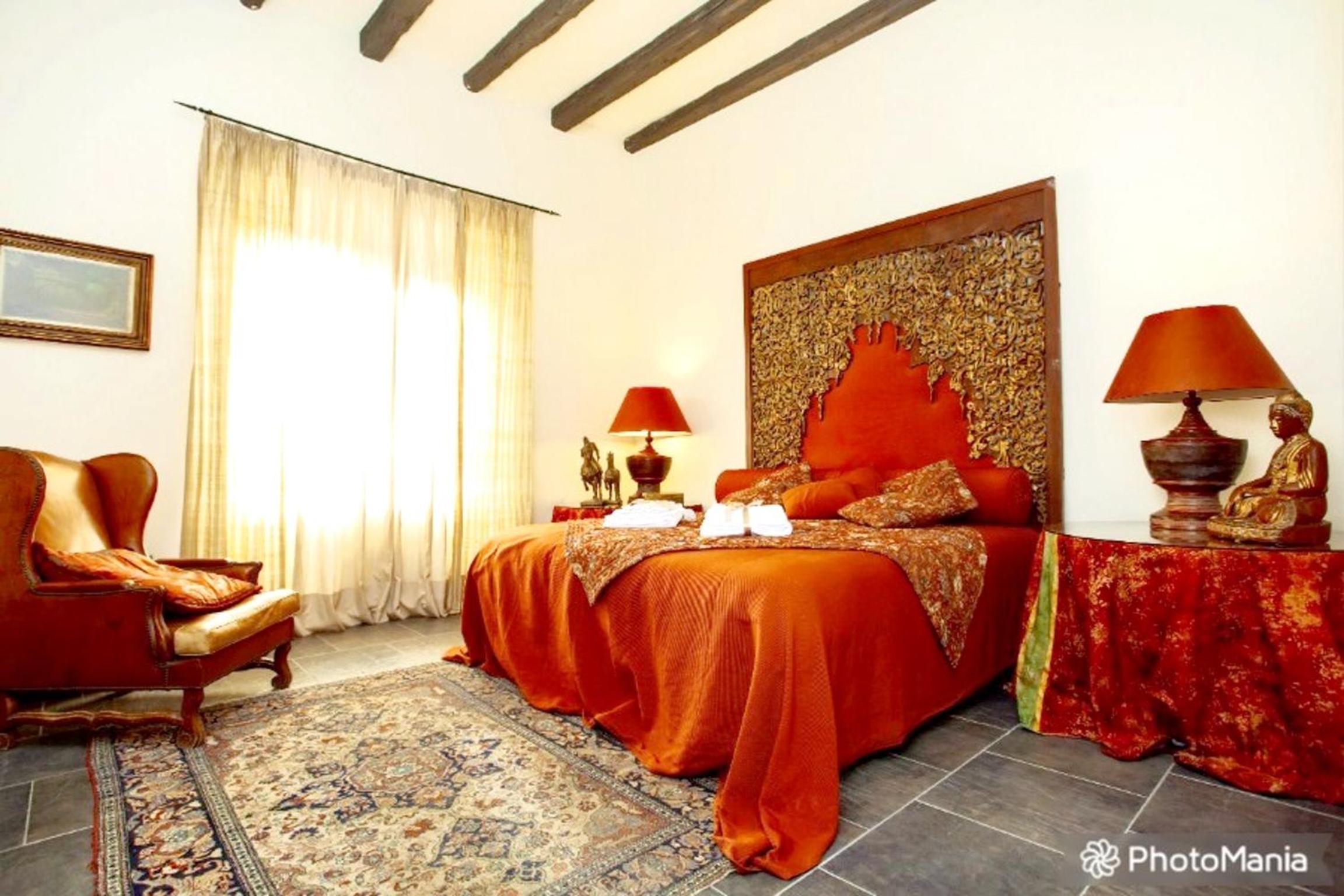 5 bedrooms mansion with private pool enclosed garden and wifi at Gesturi