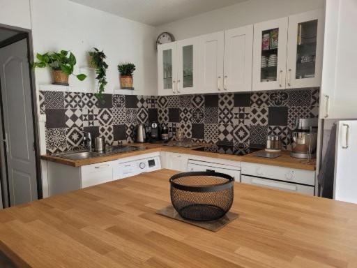 Hotel CHARMANTE MAISON AVEC JACUZZI - Image 1