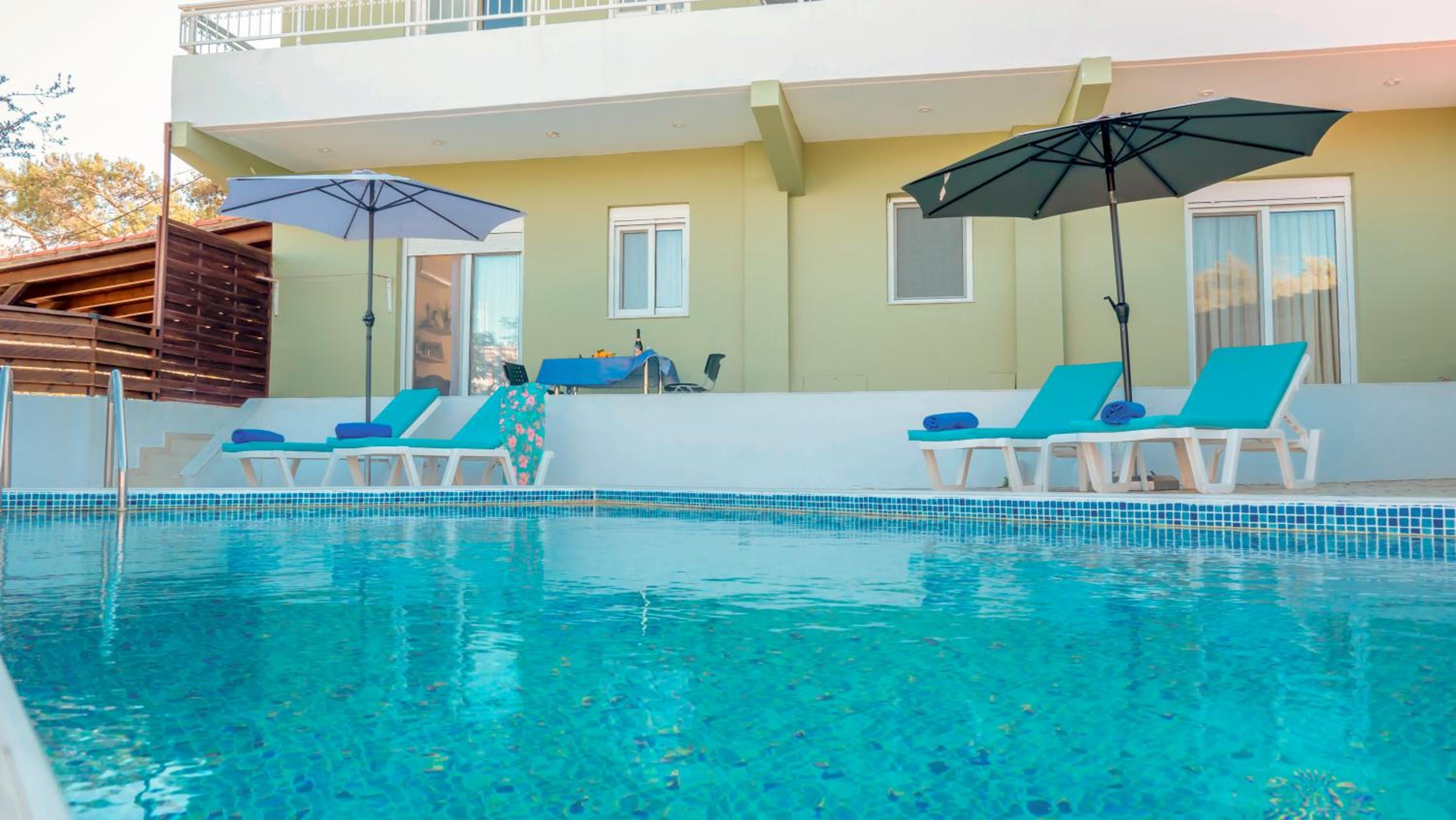 Greek Style Ground Floor Apartment & Pool view 2